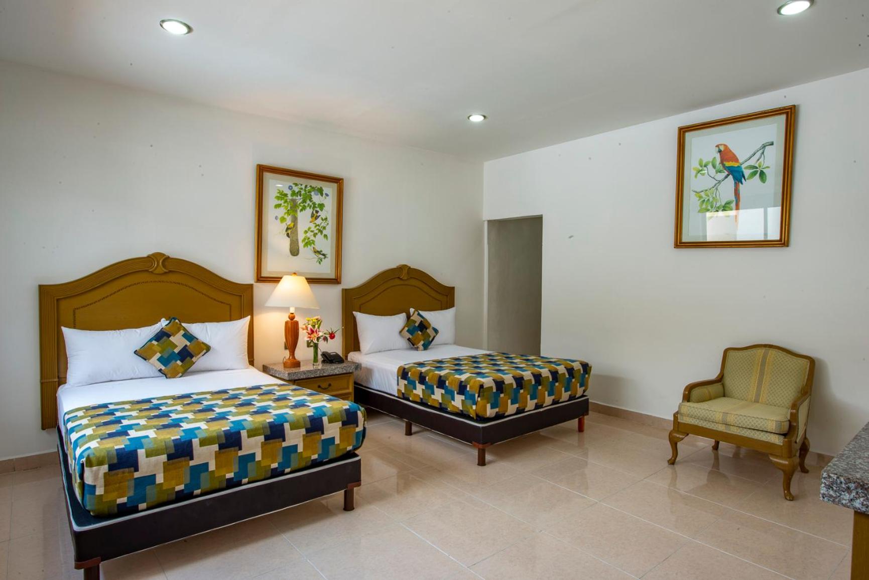 Double Room with Two Double Beds - Photo 6