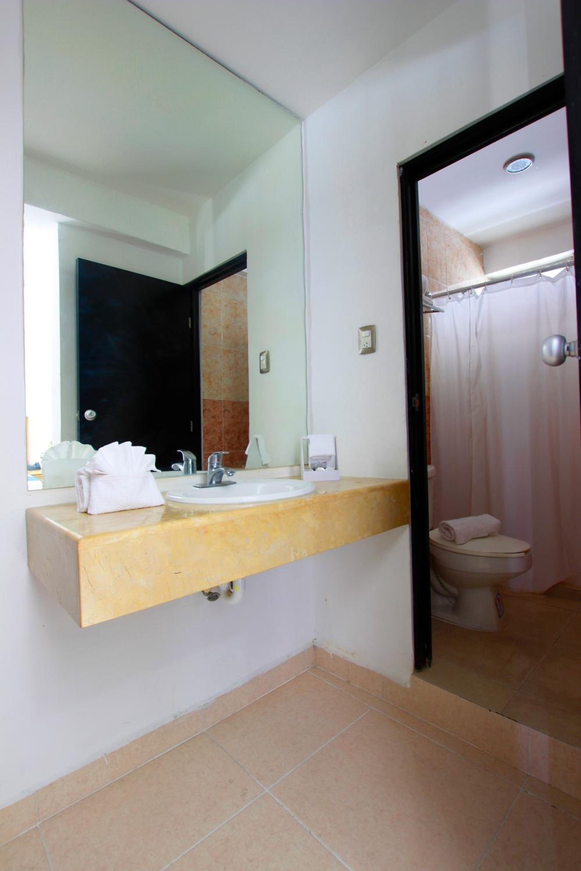 Double Room - Photo 5