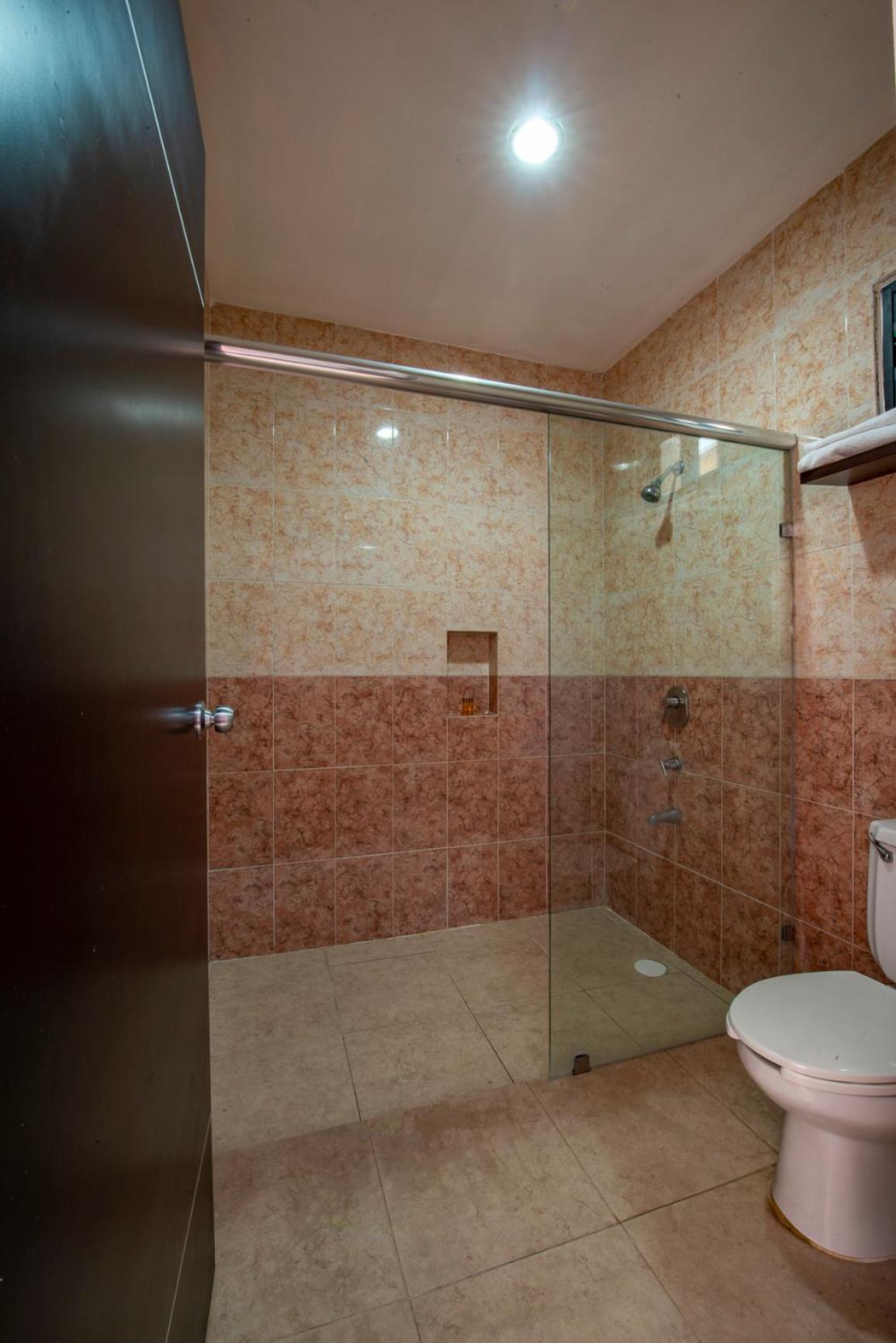 Double Room with Two Double Beds - Photo 2