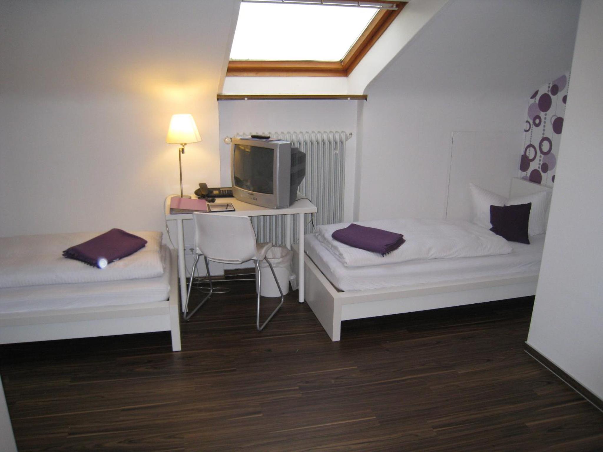 Small Twin Room photo 2