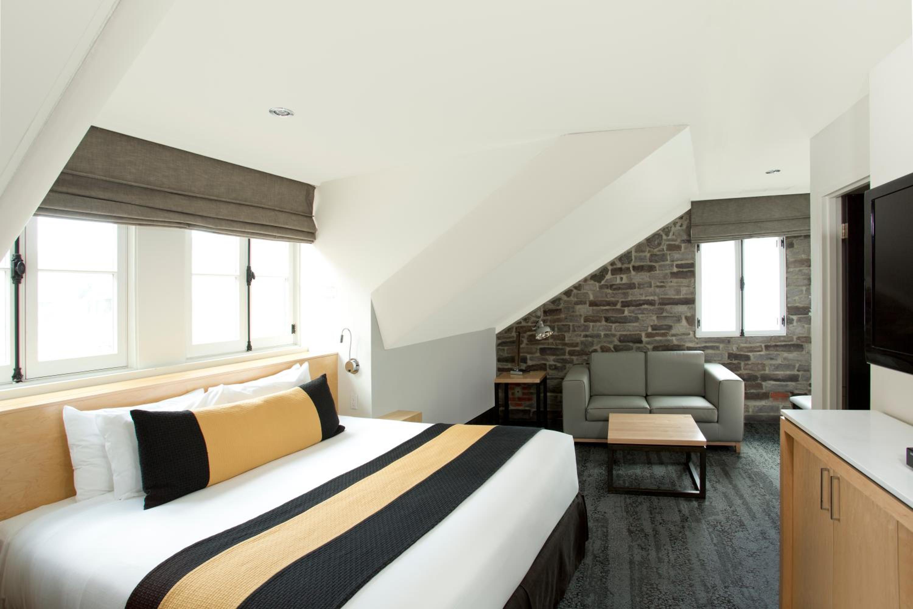 Superior King Room - Photo 11