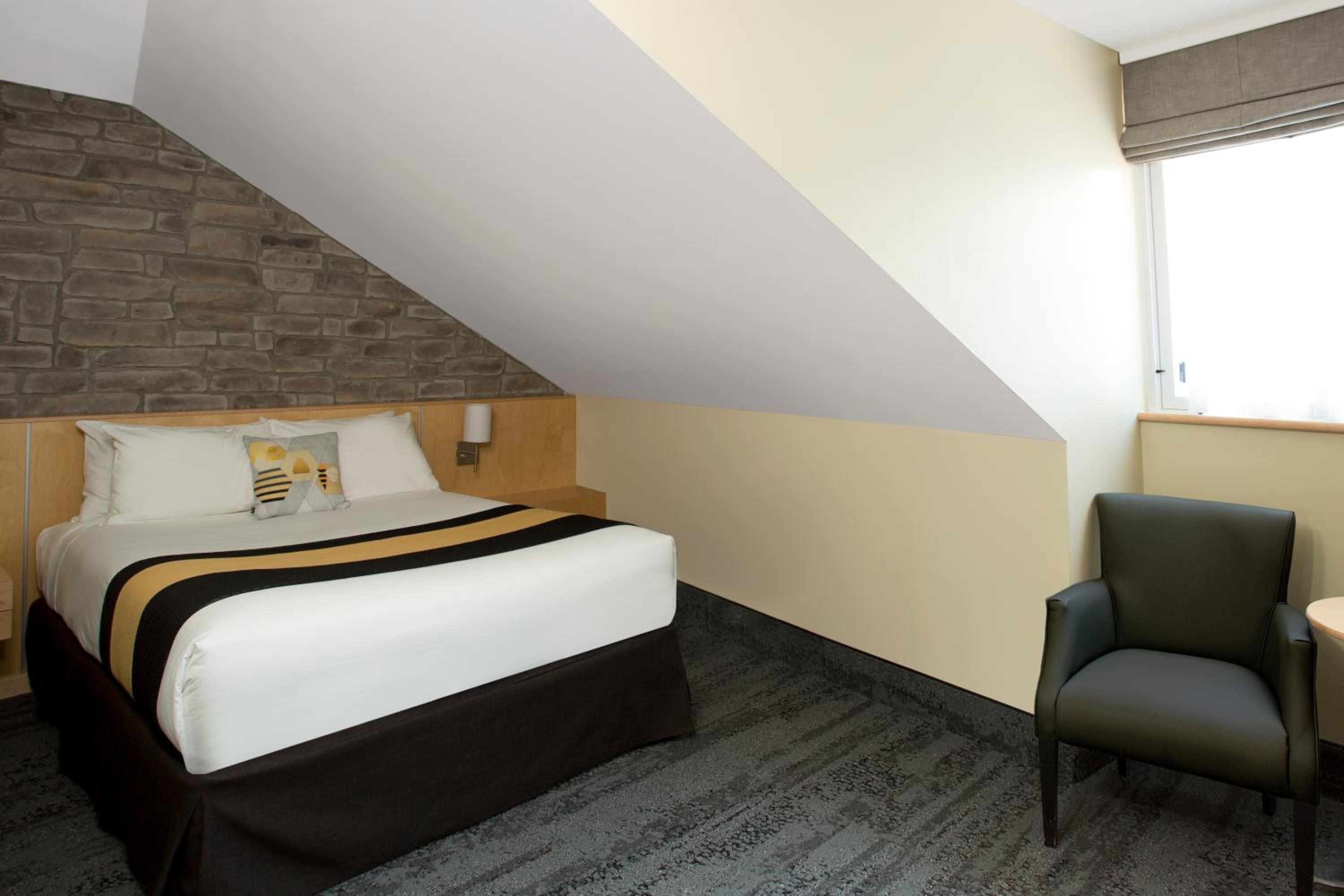 Superior King Room - Photo 9