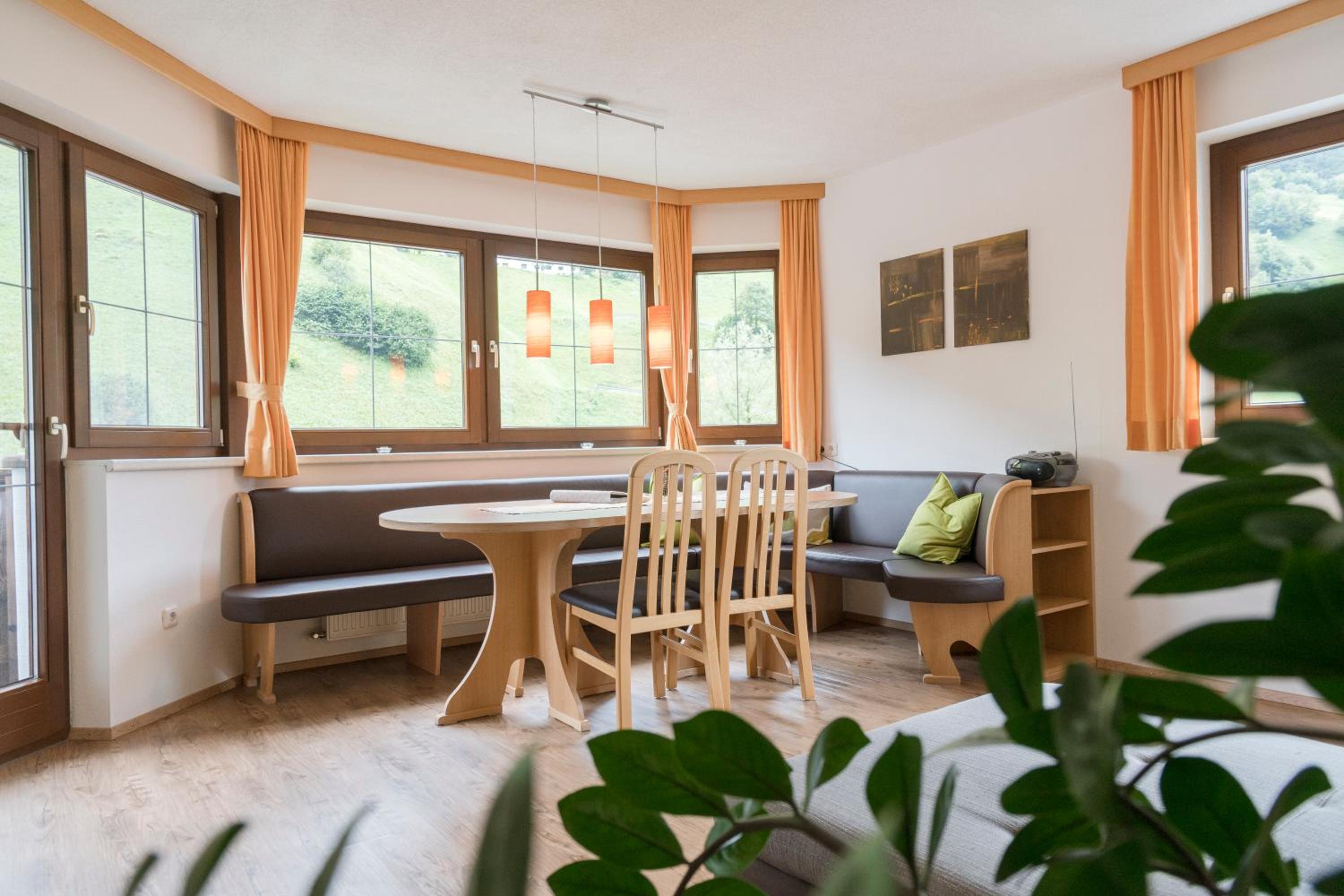 Two-Bedroom Apartment with Balcony photo 3