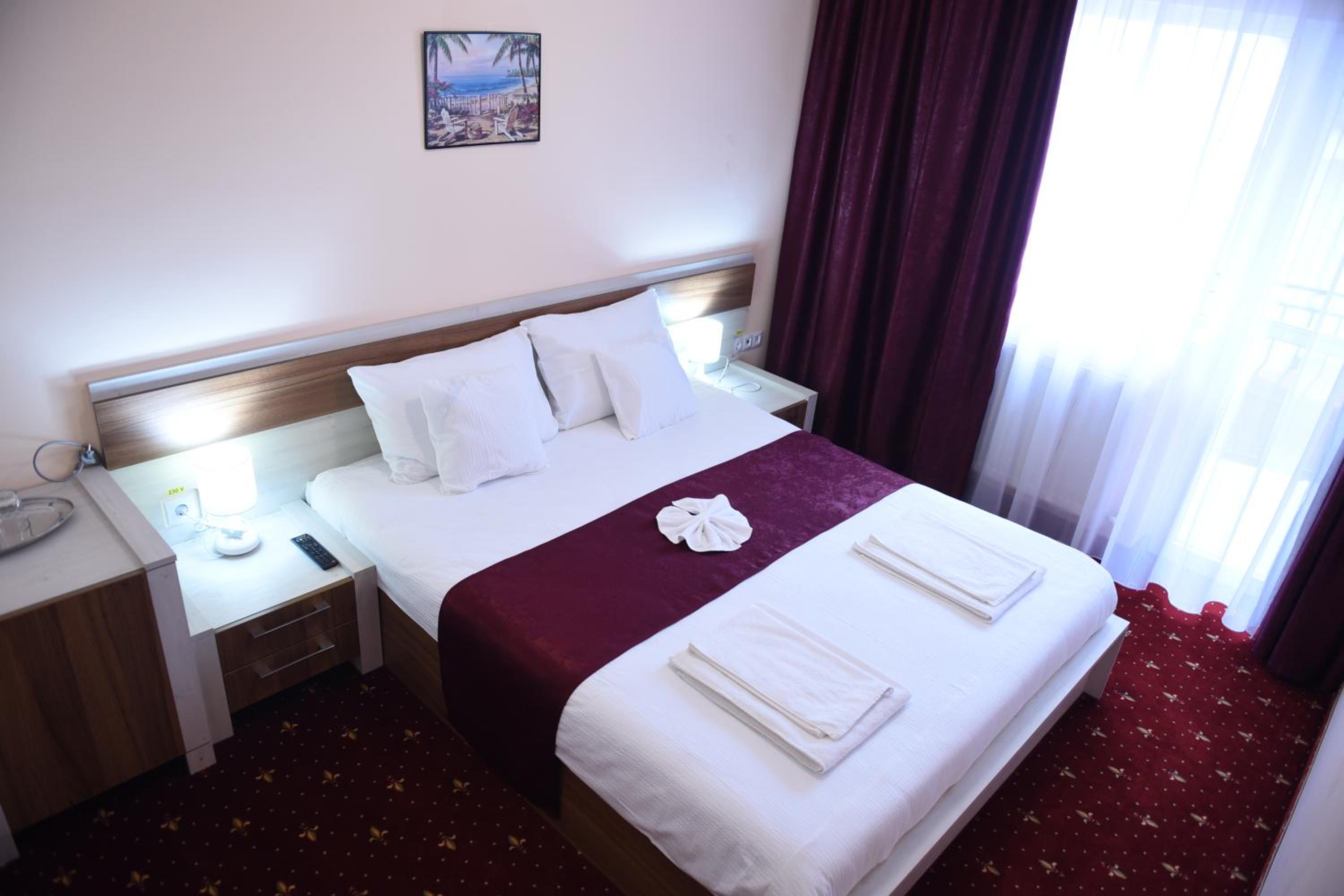 Double Room - Photo 9
