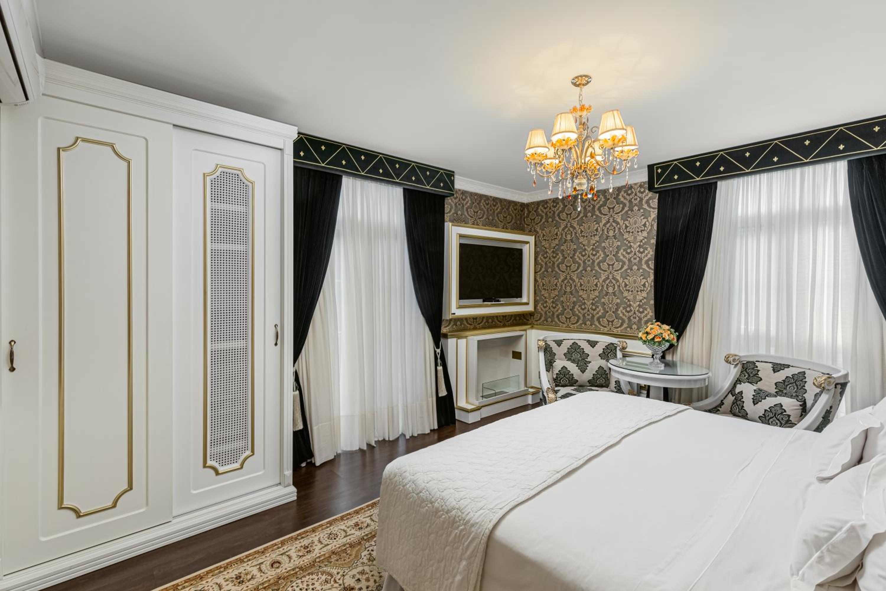 Deluxe Suite thumbnail 5