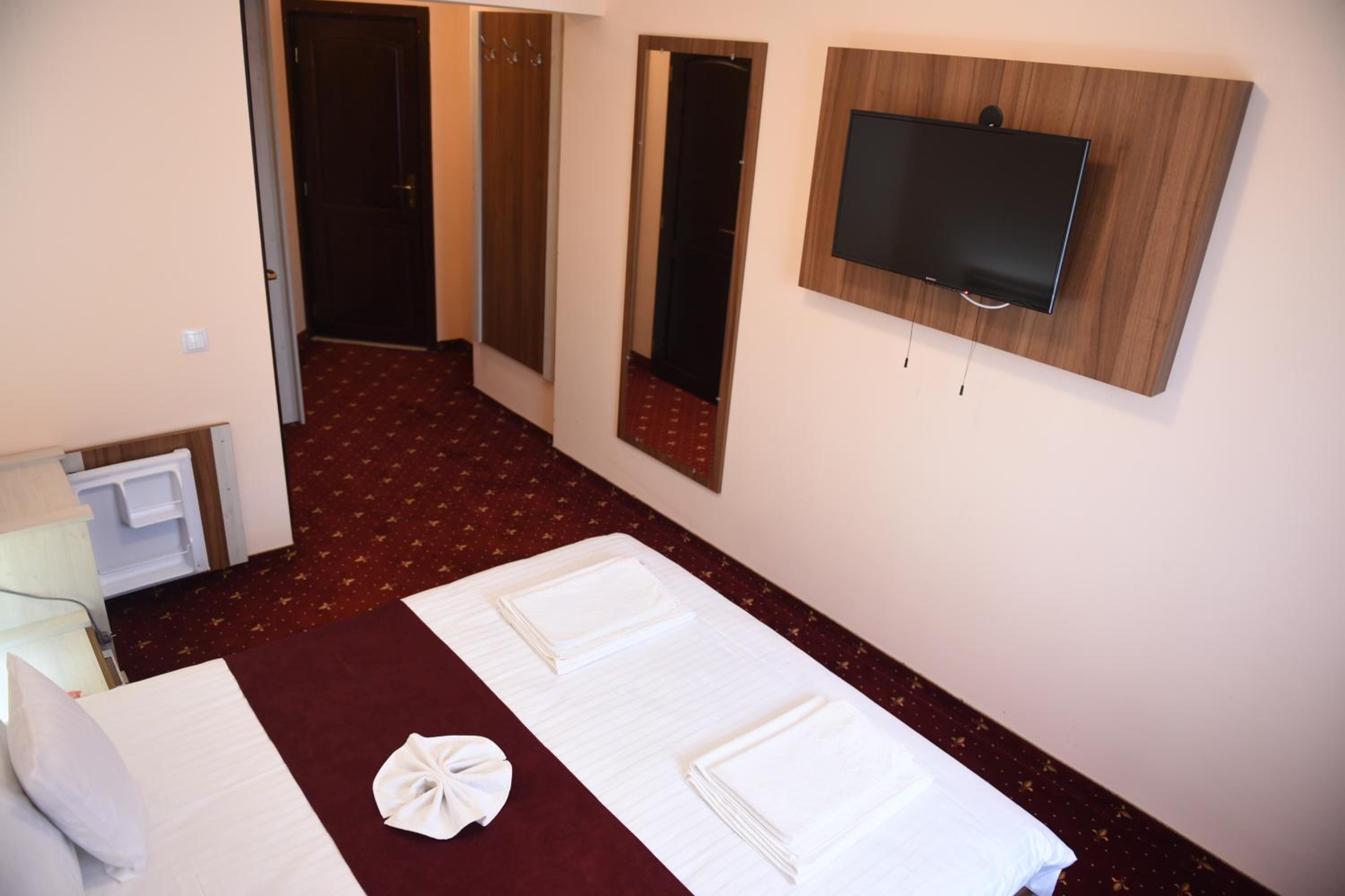 Double Room - Photo 2