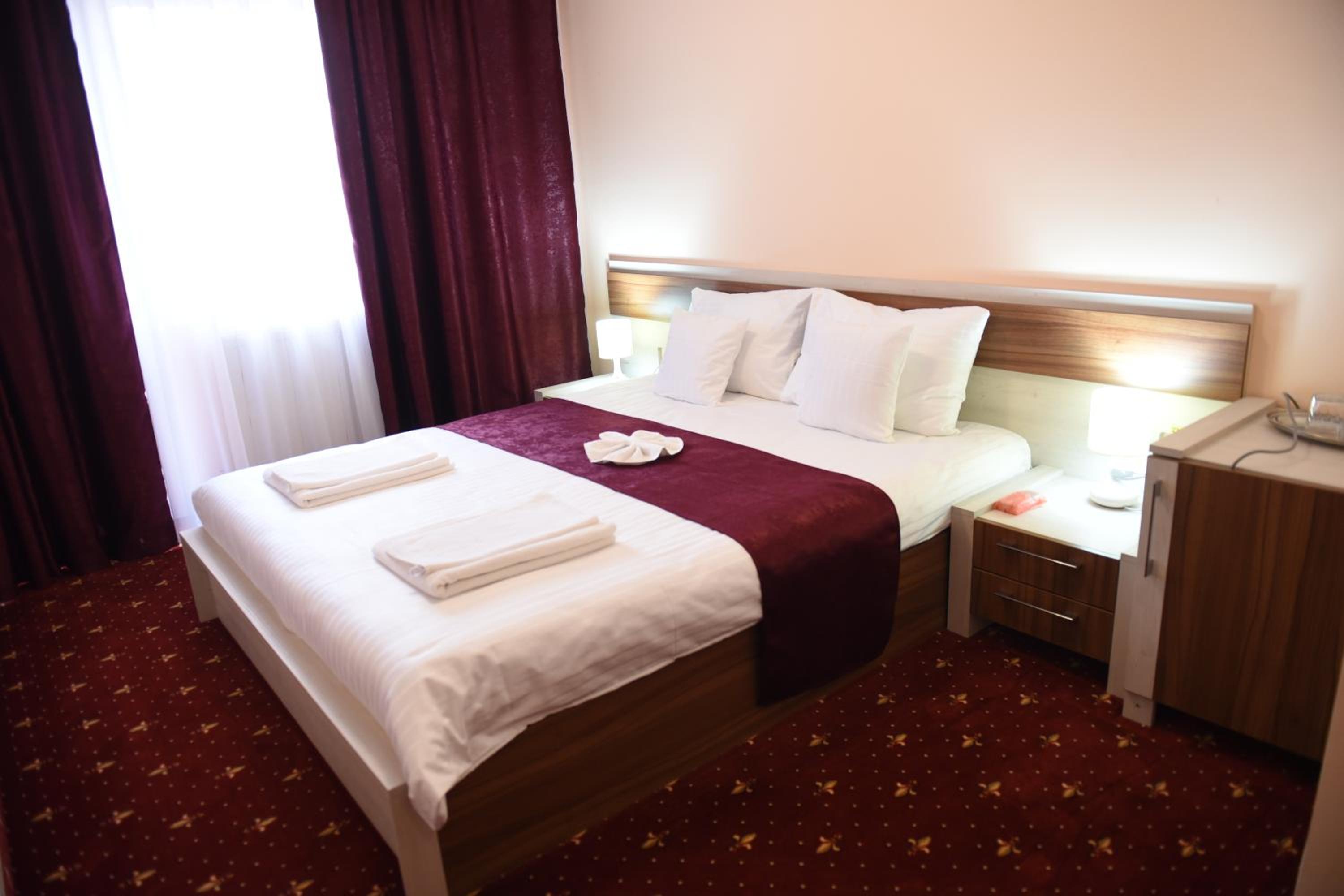 Double Room - Photo 5