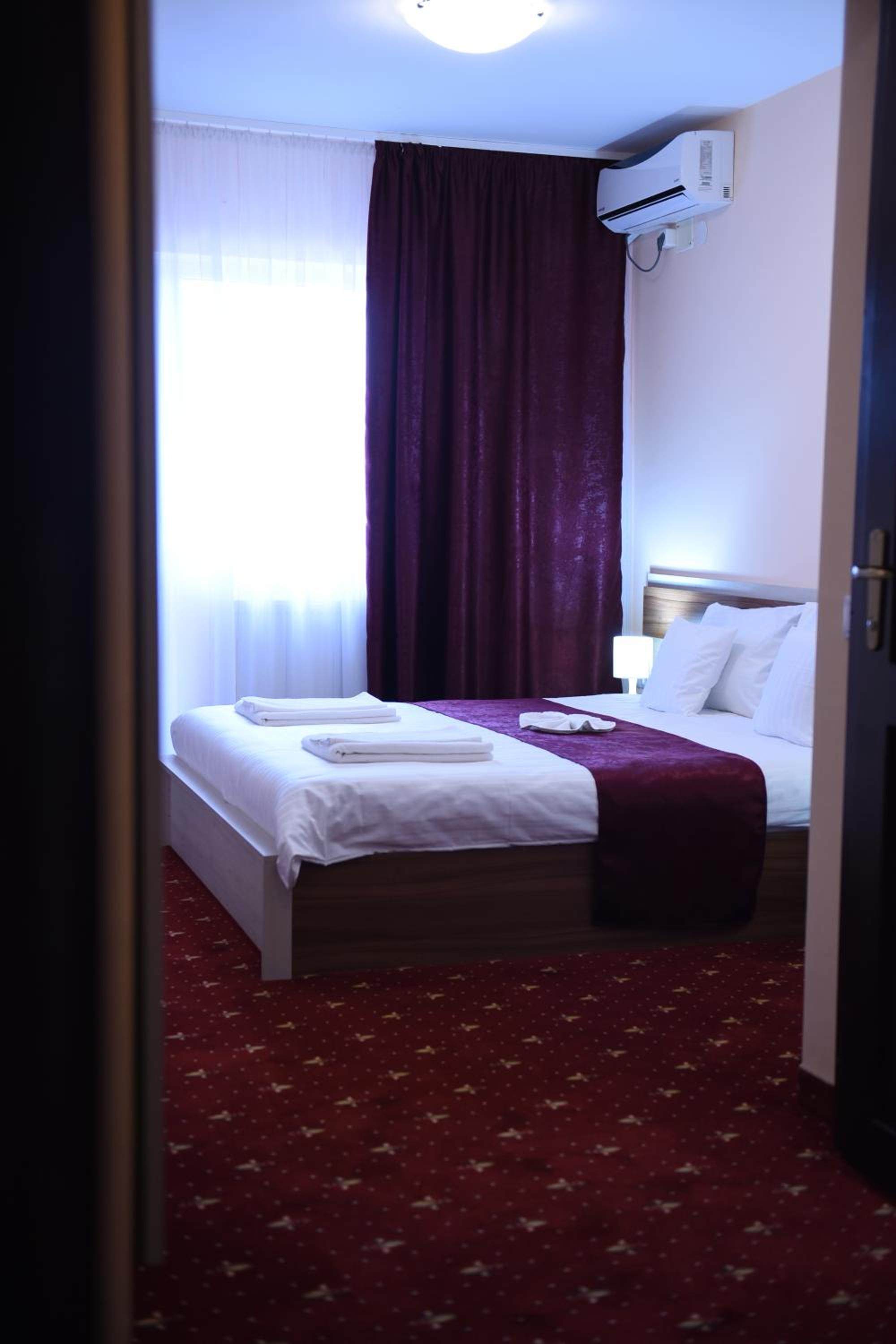 Double Room - Photo 7