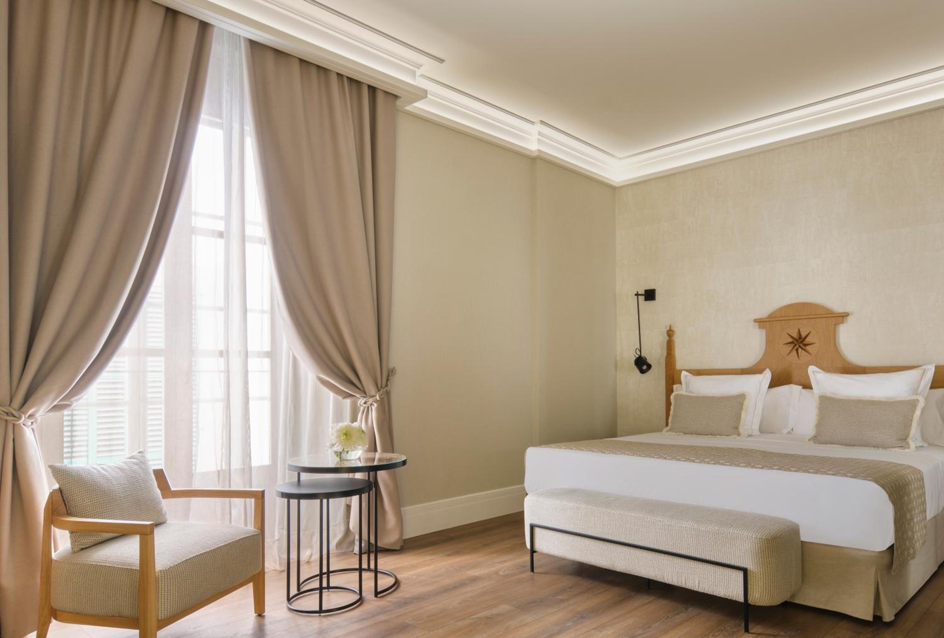 Deluxe Double Room with Spa Access - Photo 2