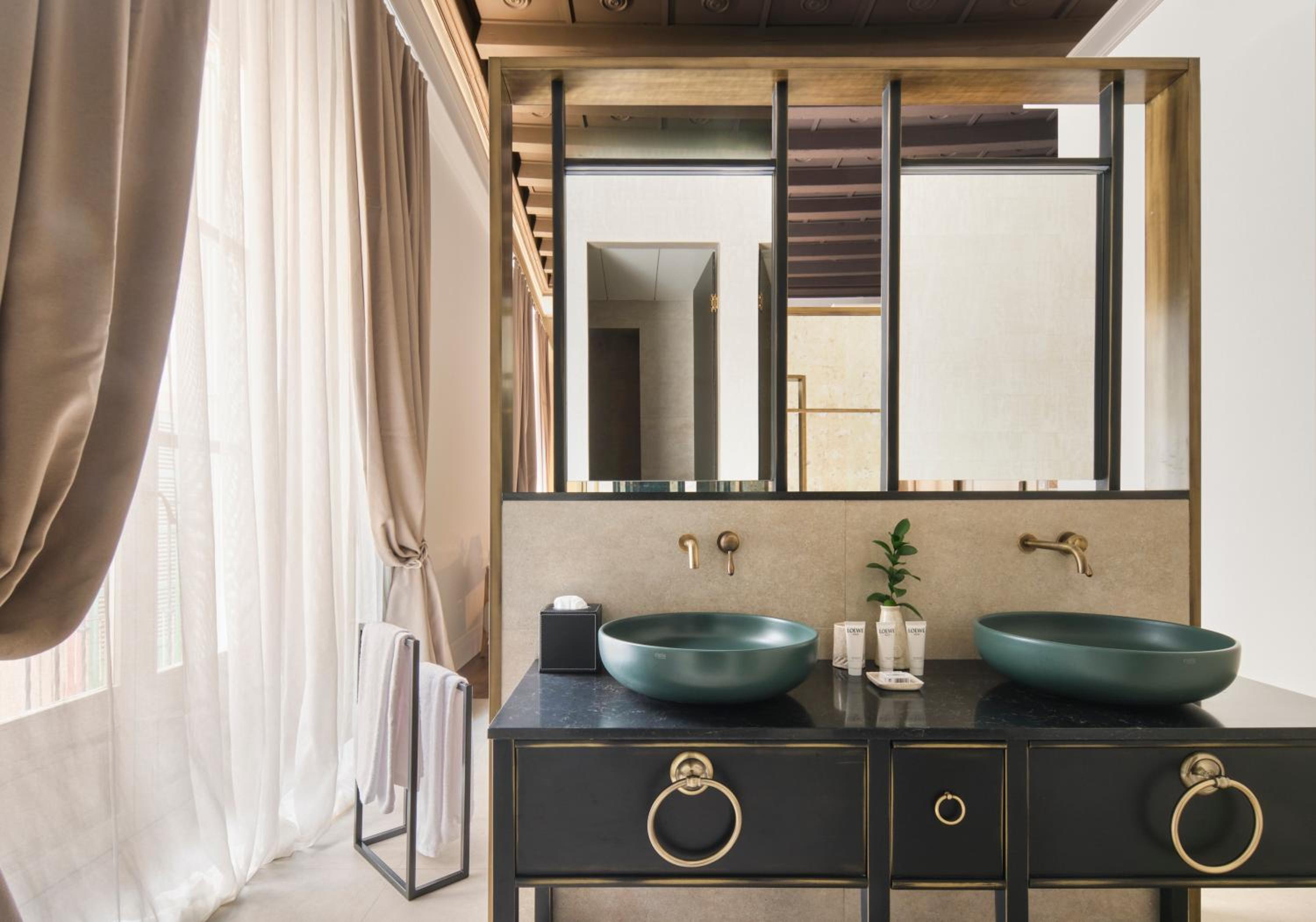 Suite with Spa Access photo 3