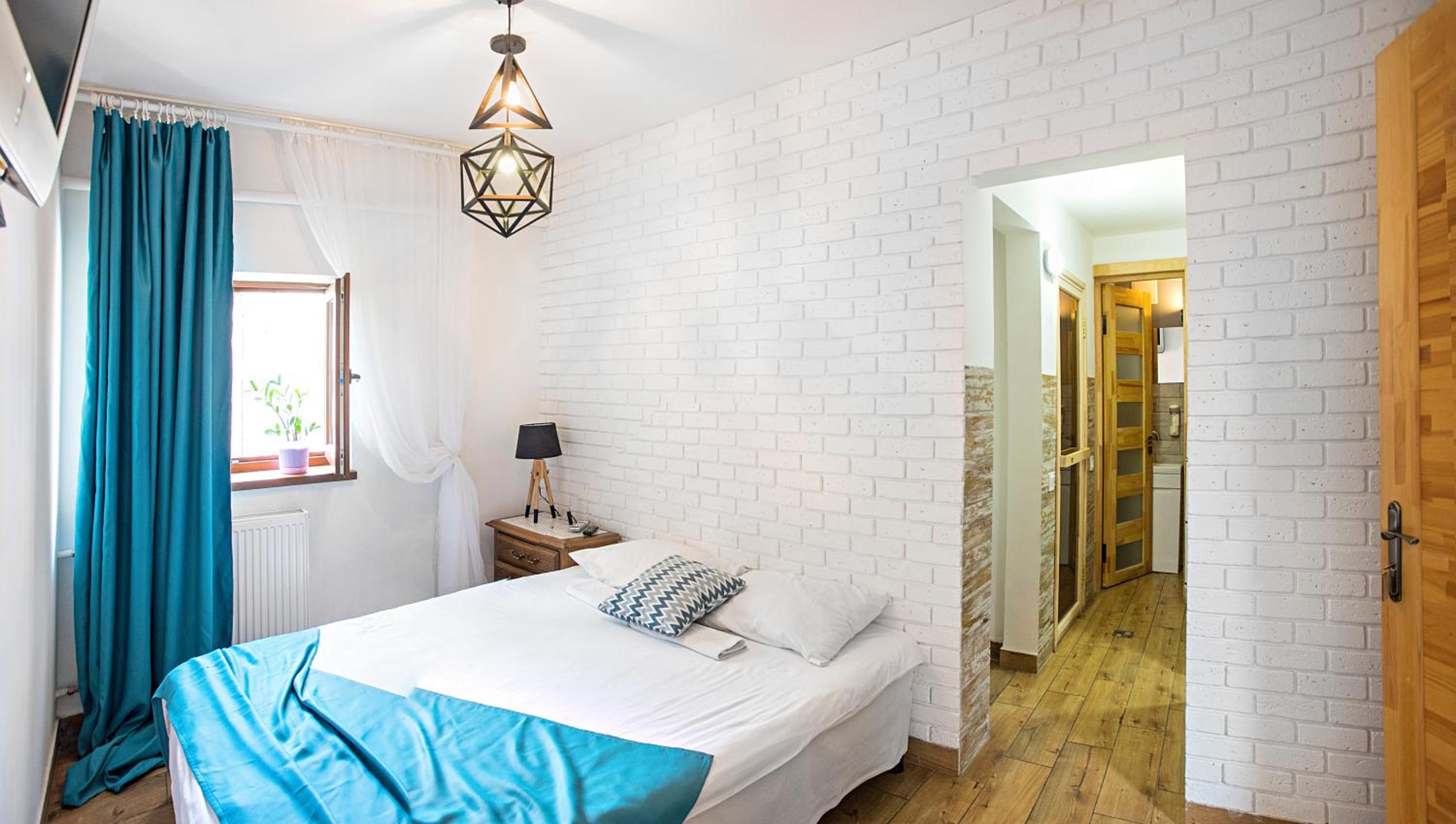 Deluxe Double Room with Shower photo 3