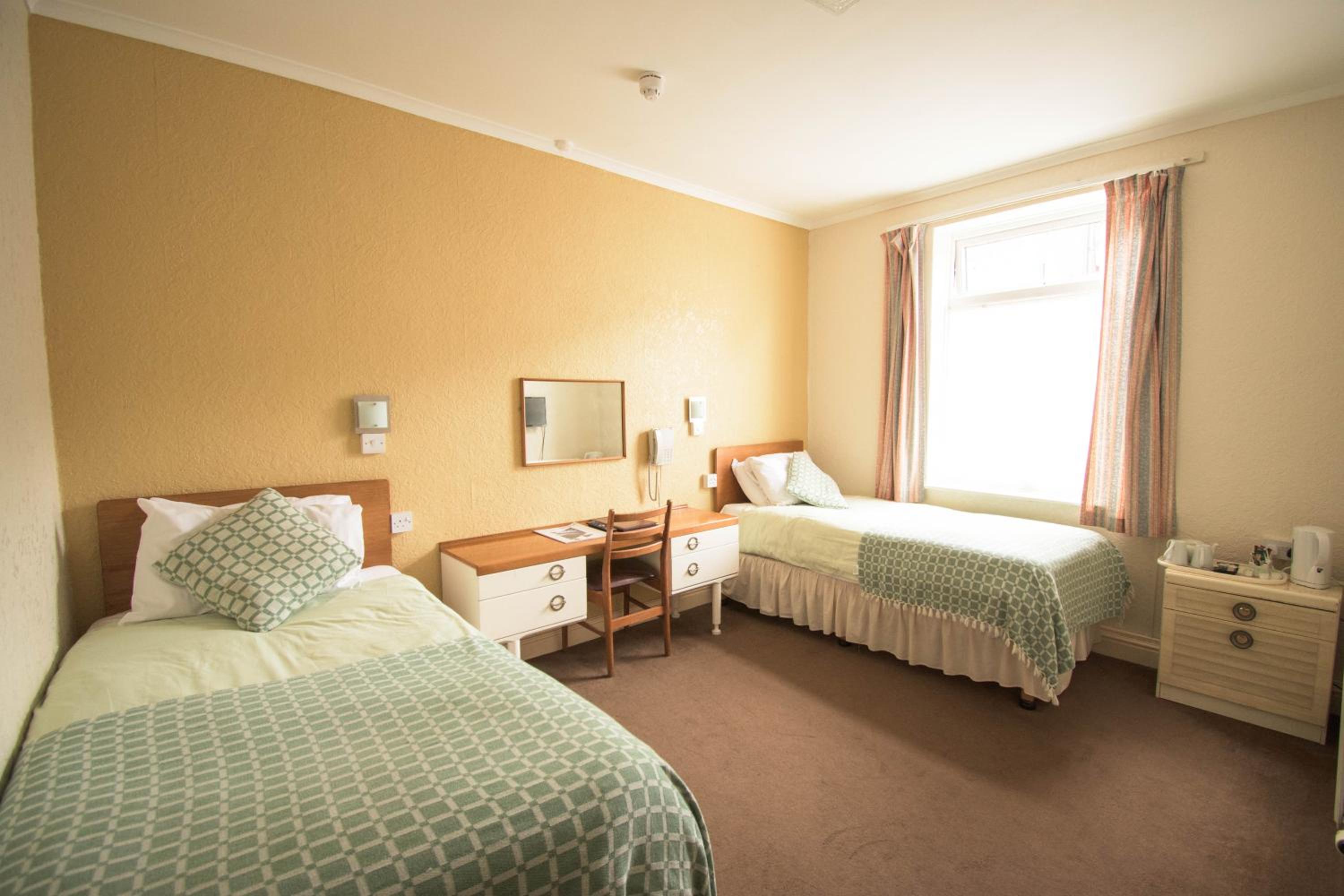 Twin Room - Photo 5