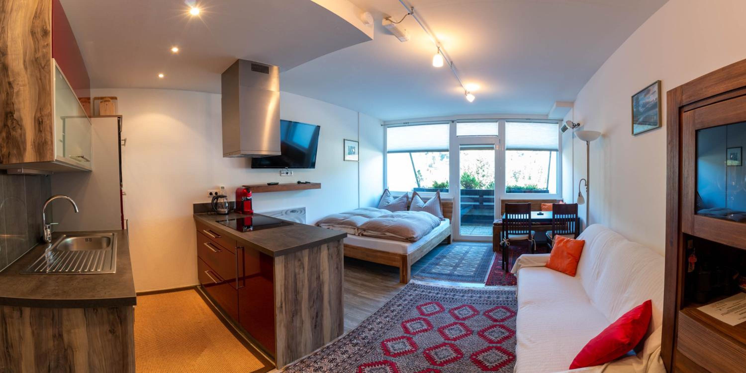 One-Bedroom Apartment photo 1