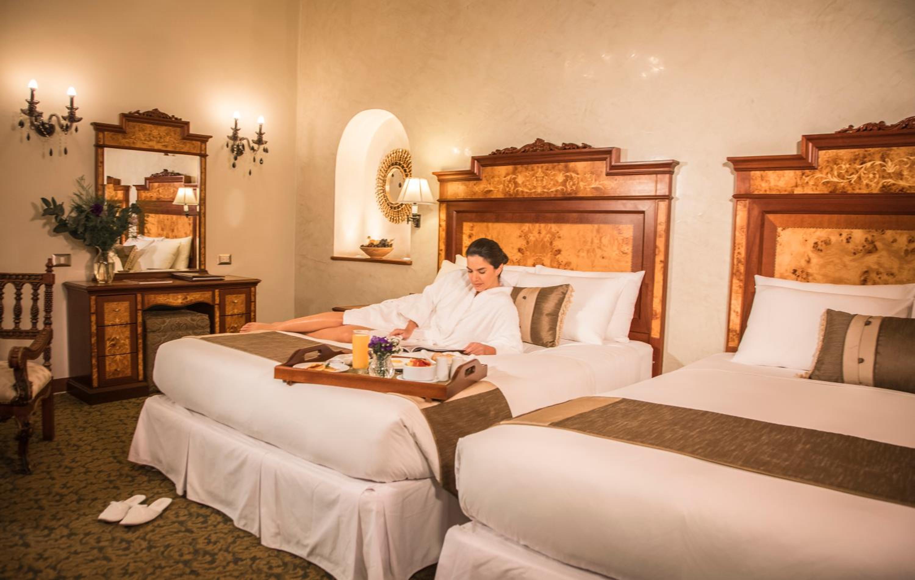 Superior Deluxe Room with Hall View - 2 Queen Beds - Photo 2