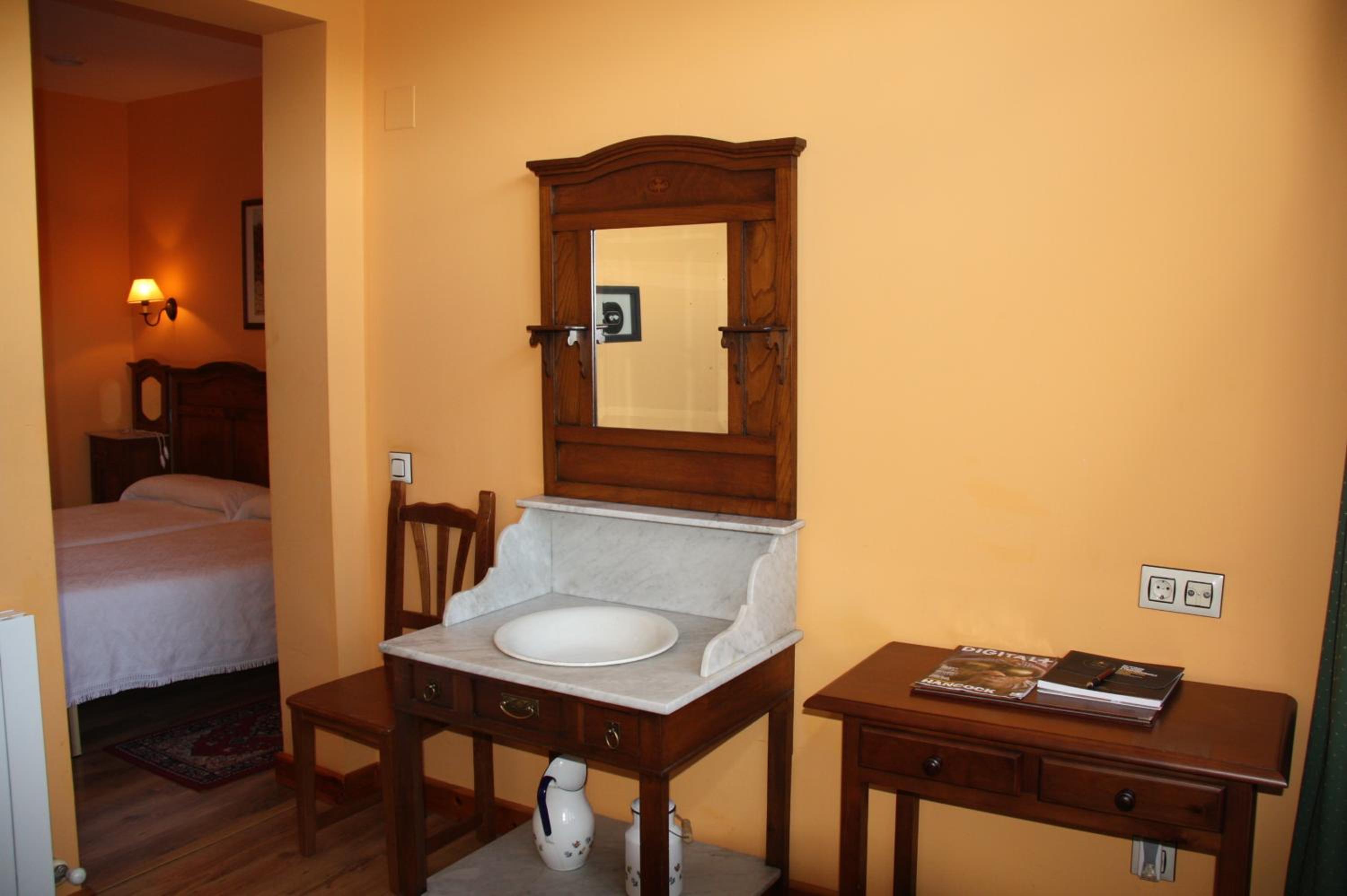 Double or Twin Room photo 3