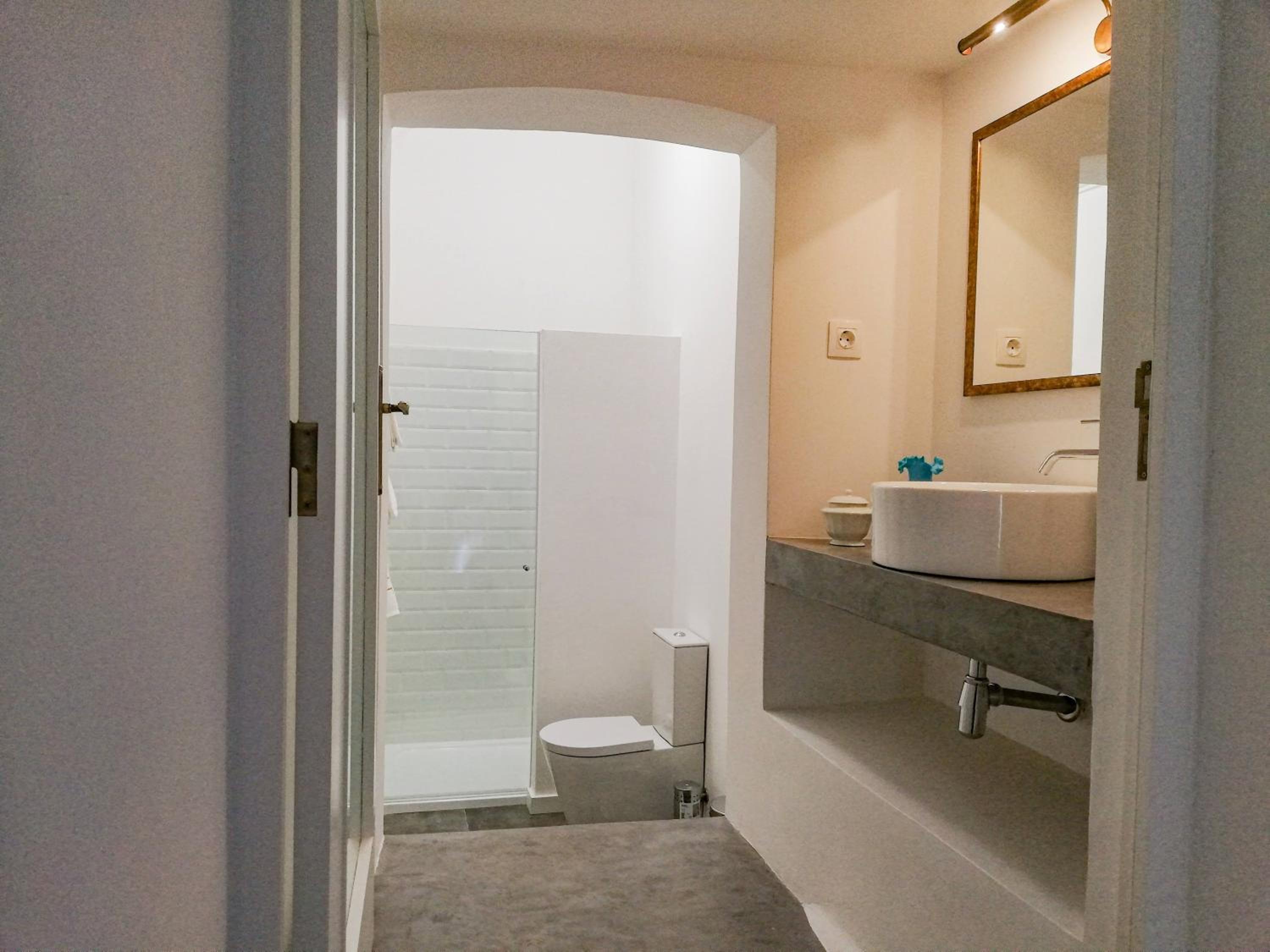 Deluxe Room - Photo 9