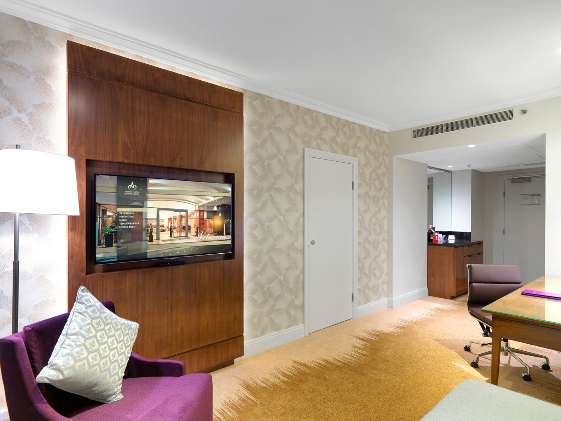 Deluxe Park Suite - Photo 3