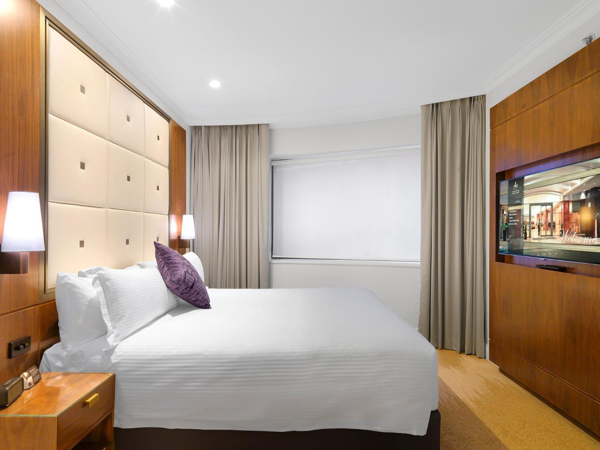 Park Suite with Club Lounge Access - Photo 6