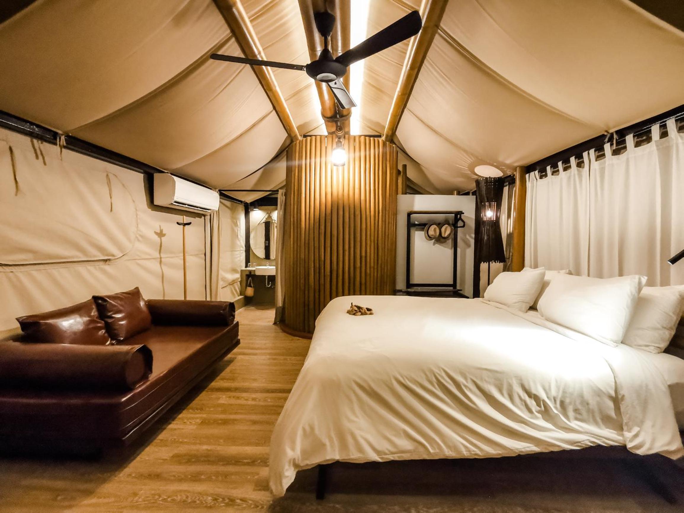 Deluxe Signature Tent photo 3