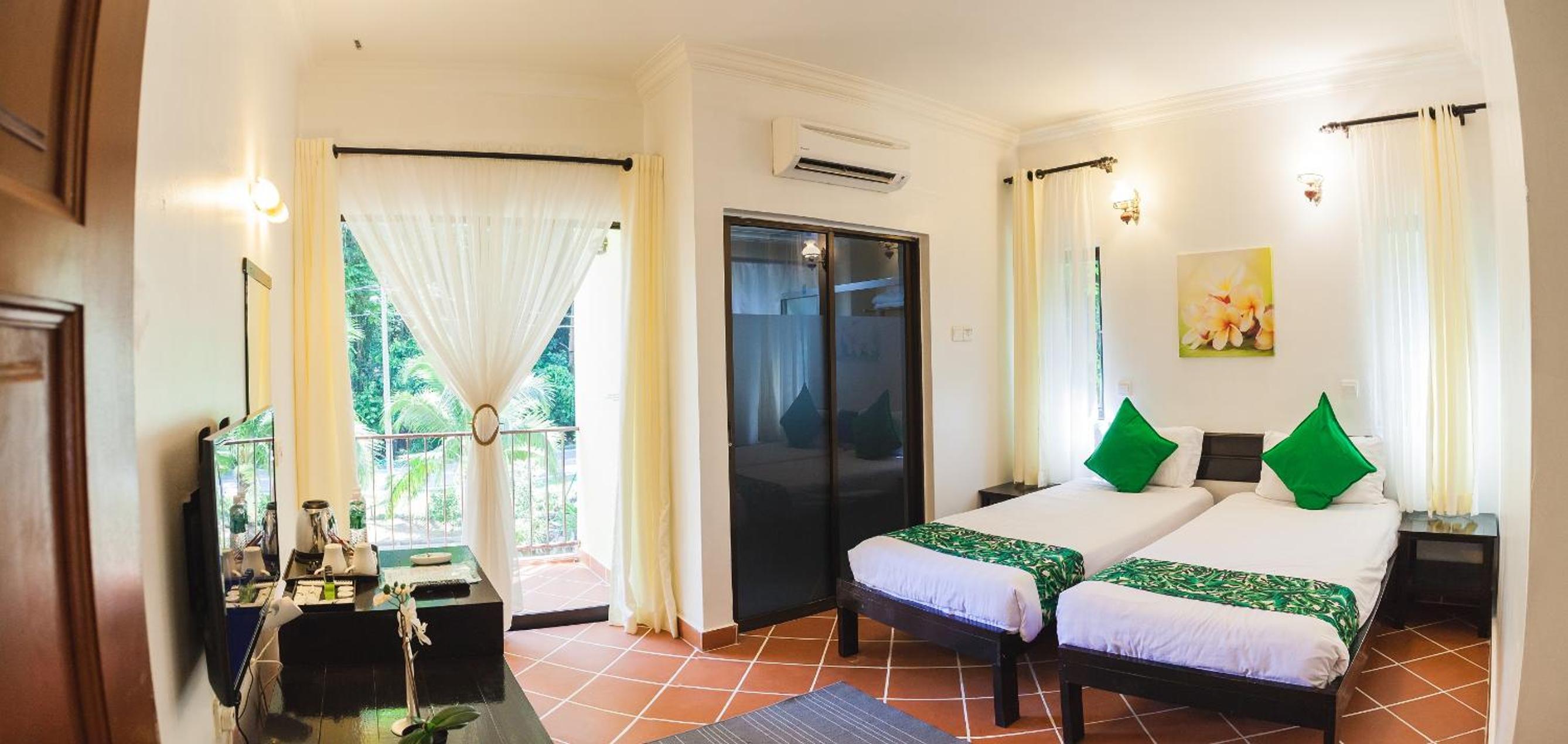 Standard Twin Room with Garden View