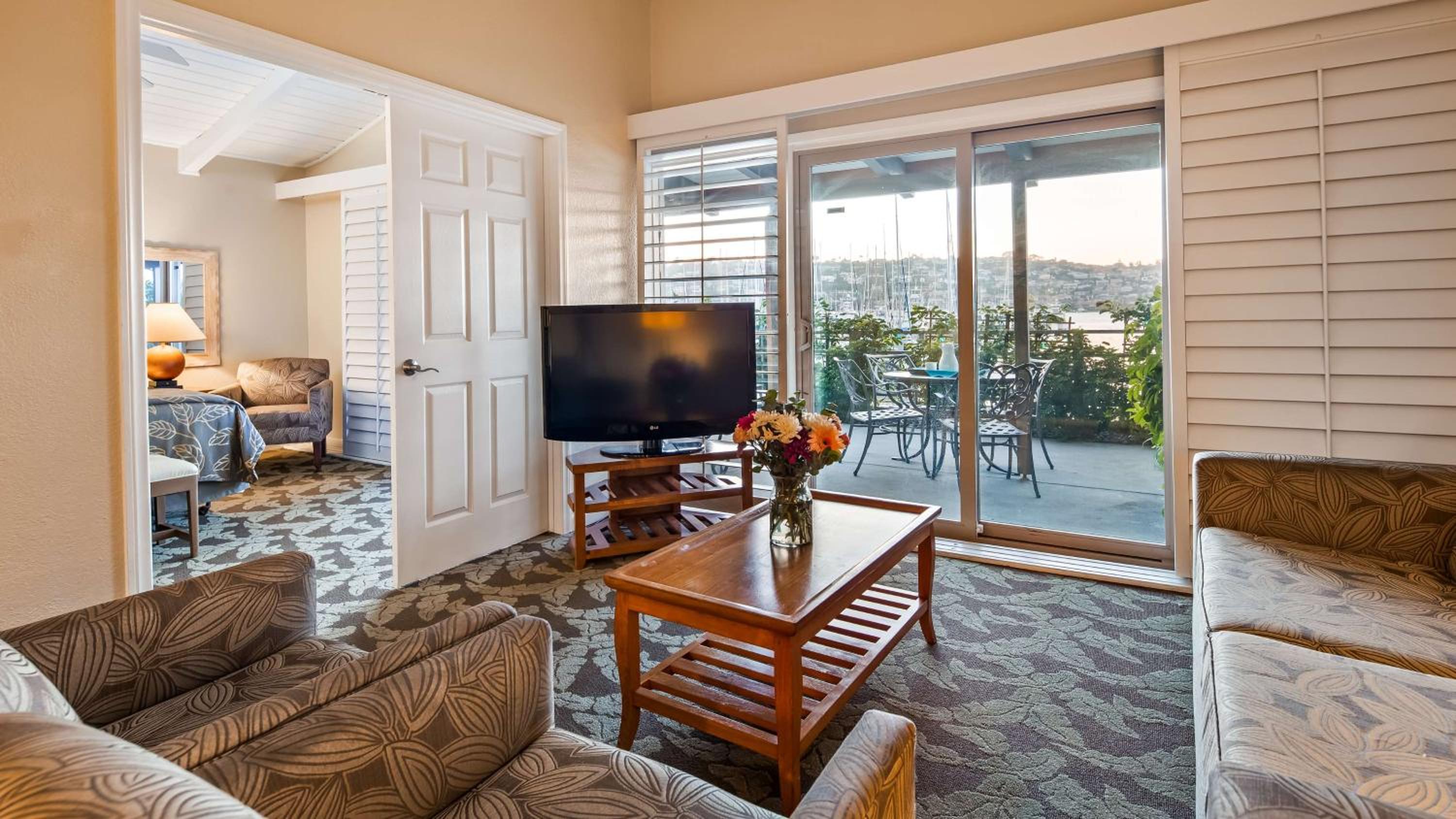 Deluxe Queen Suite with Two Queen Beds with Marina View - Photo 1