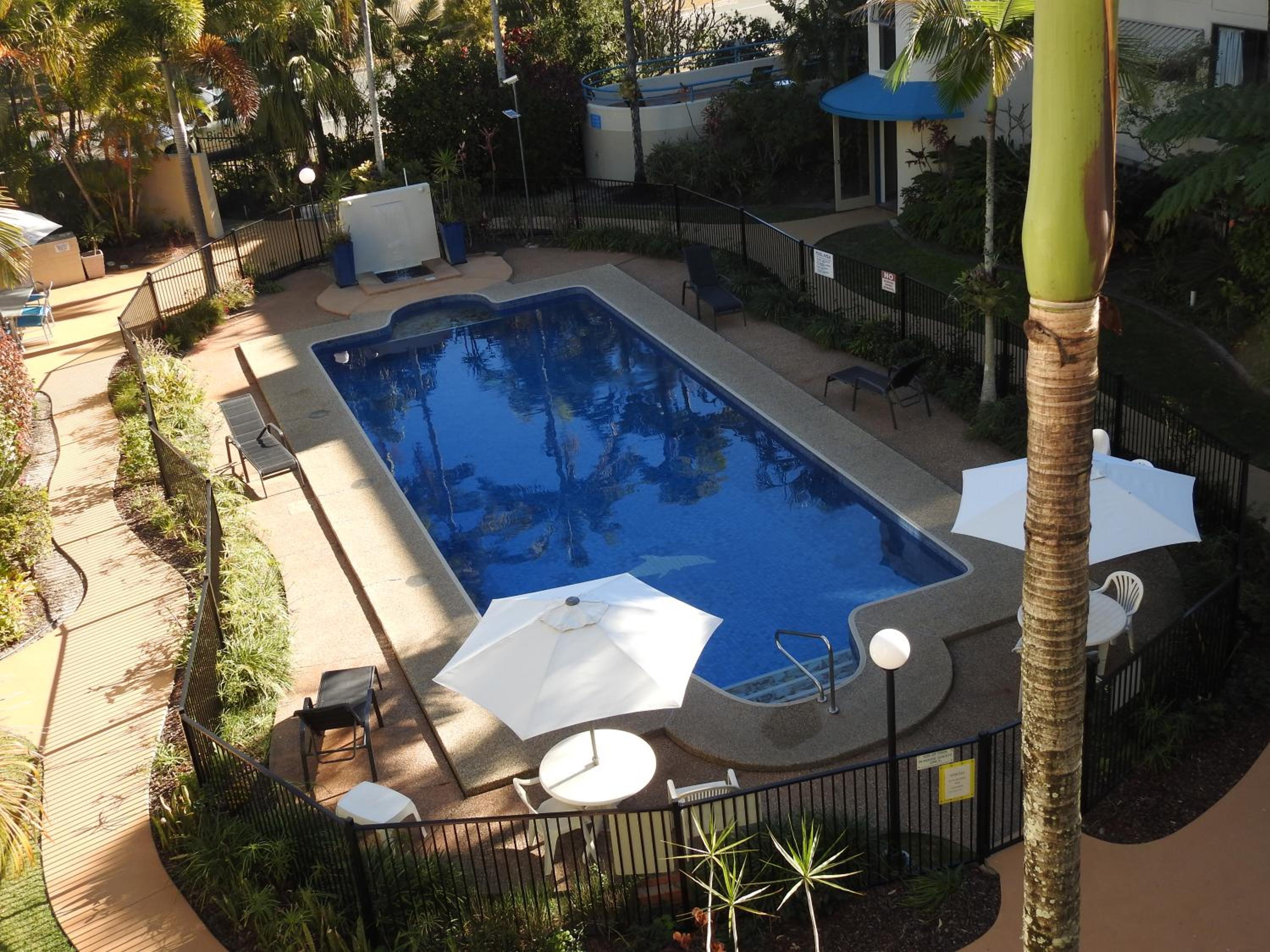 Apartment with Pool View photo 2