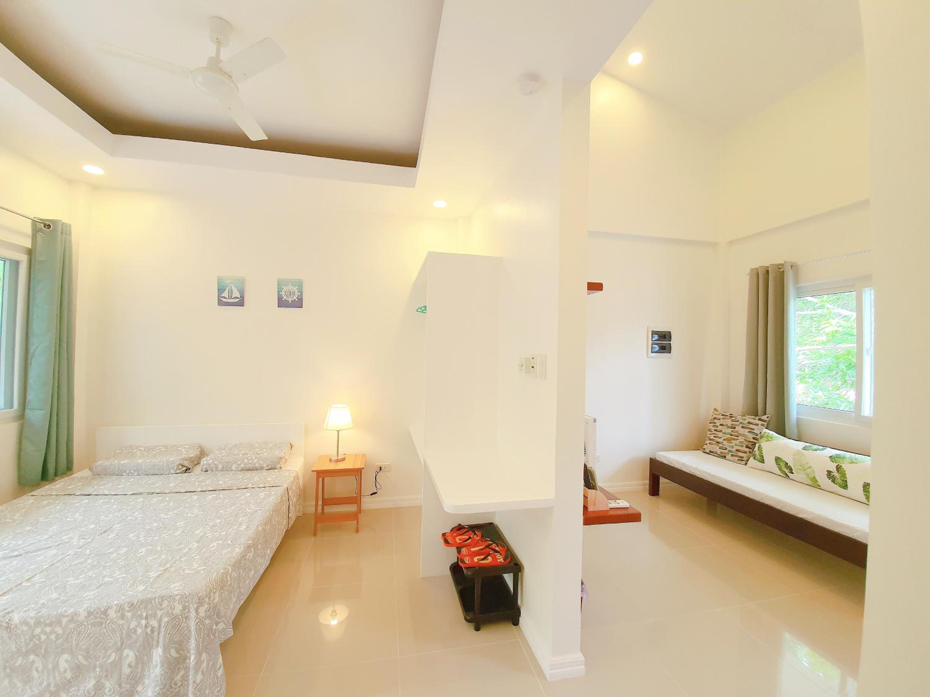 Deluxe Queen Suite - Photo 19