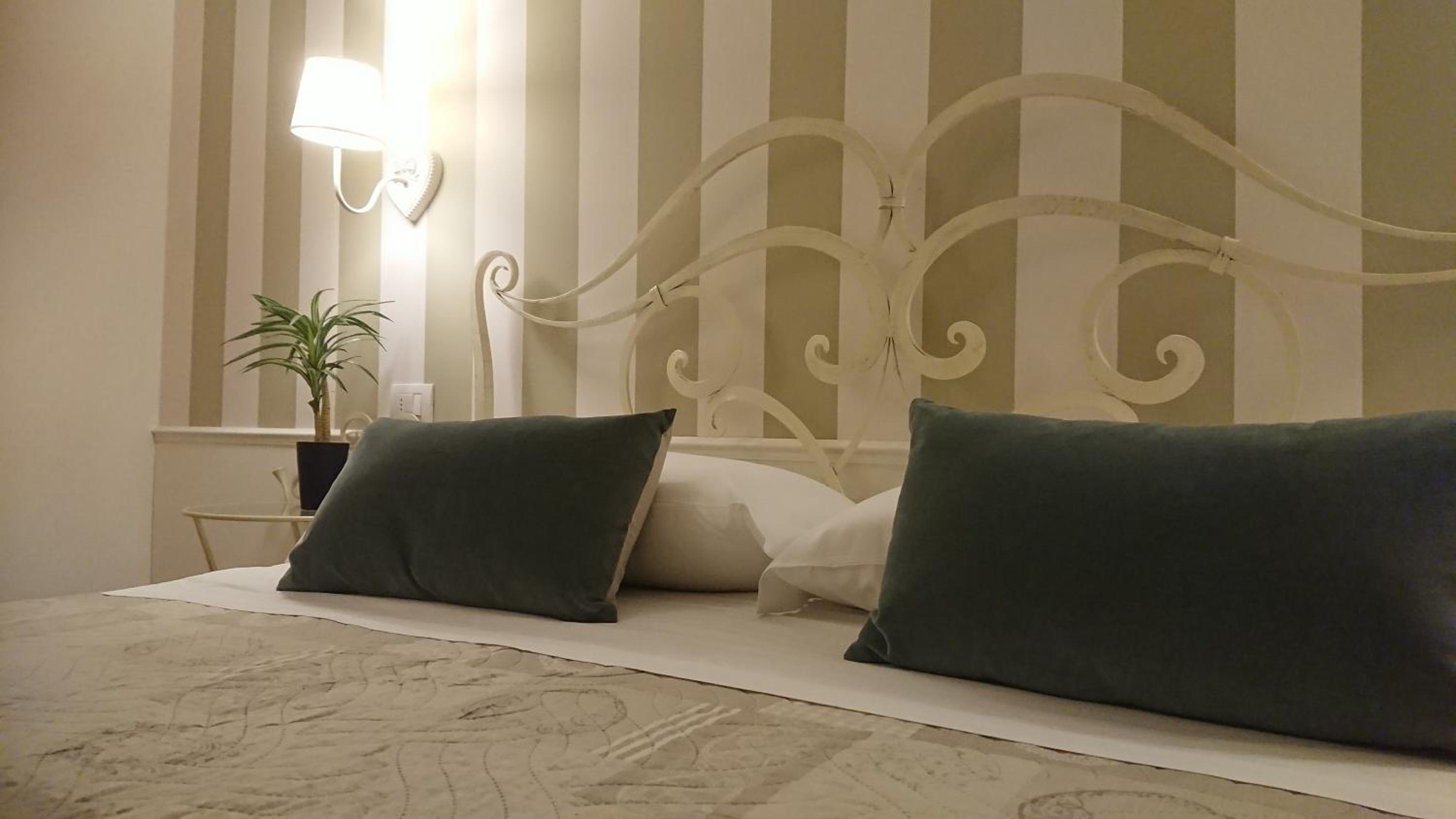 Queen Room photo 1