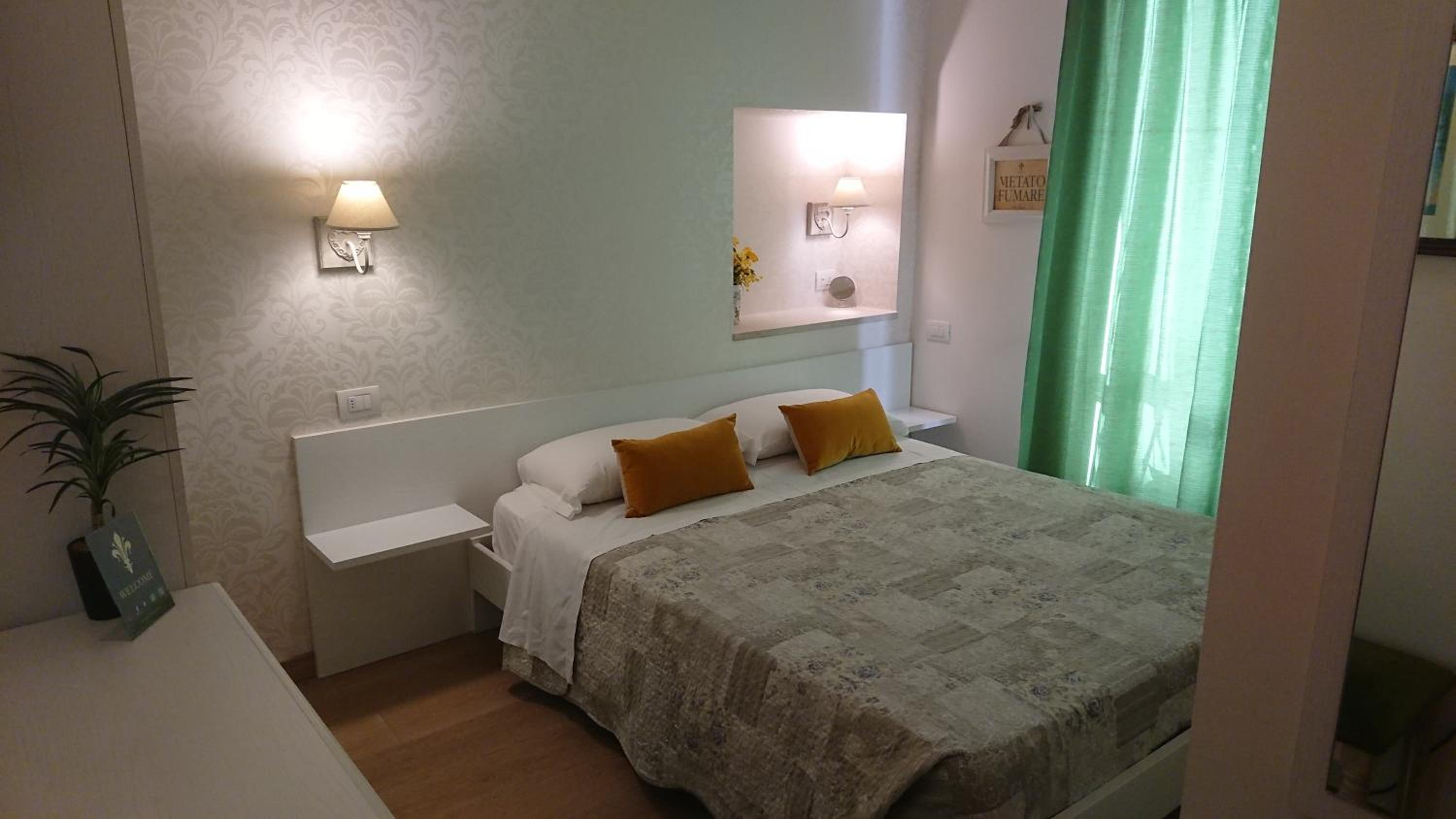 Queen Room with Balcony photo 1