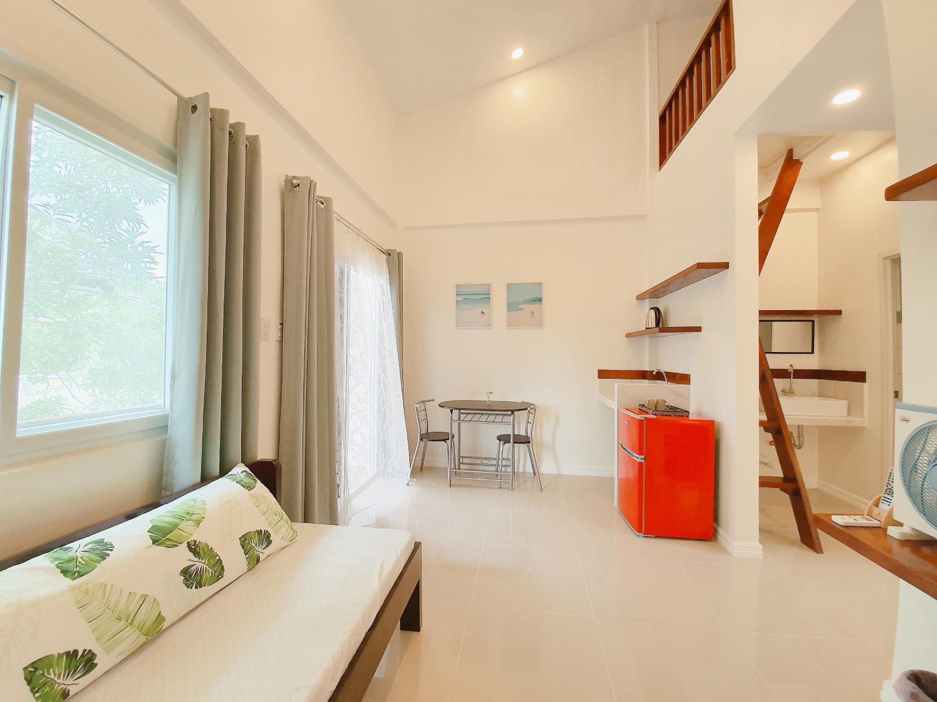 Deluxe Queen Suite - Photo 11