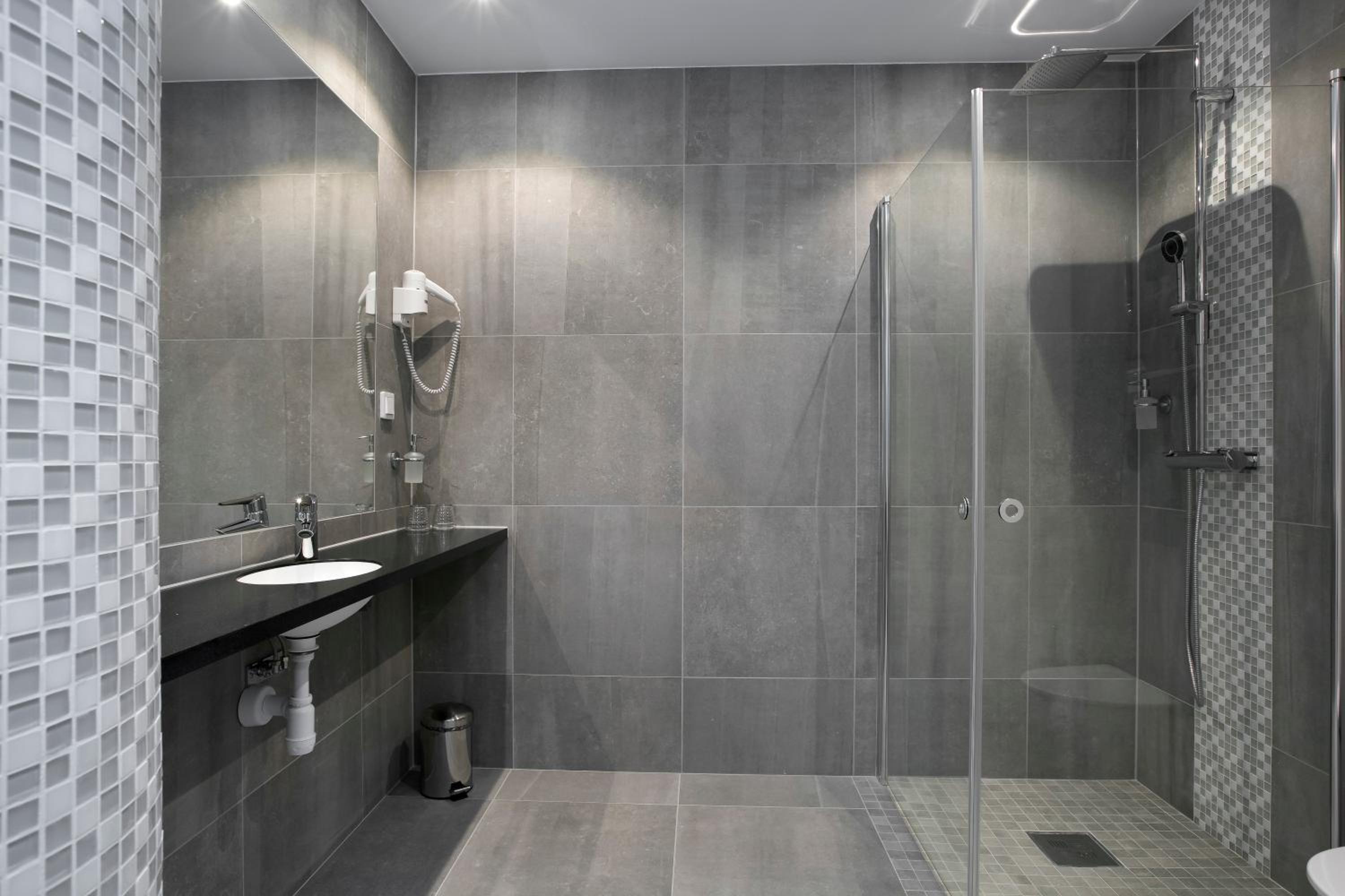 Studio Apartment thumbnail 5