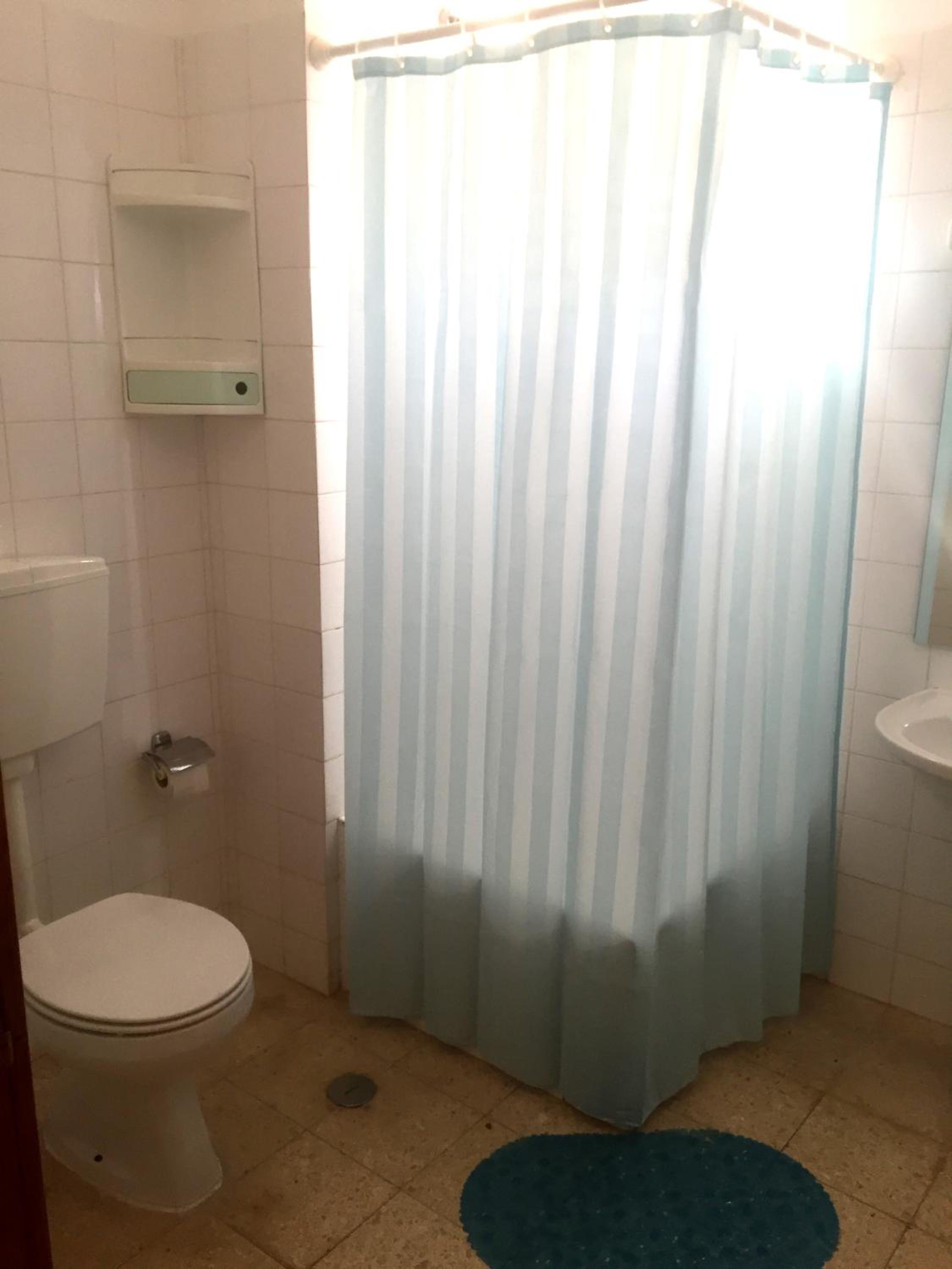 Twin Room with Private Bathroom - Photo 6
