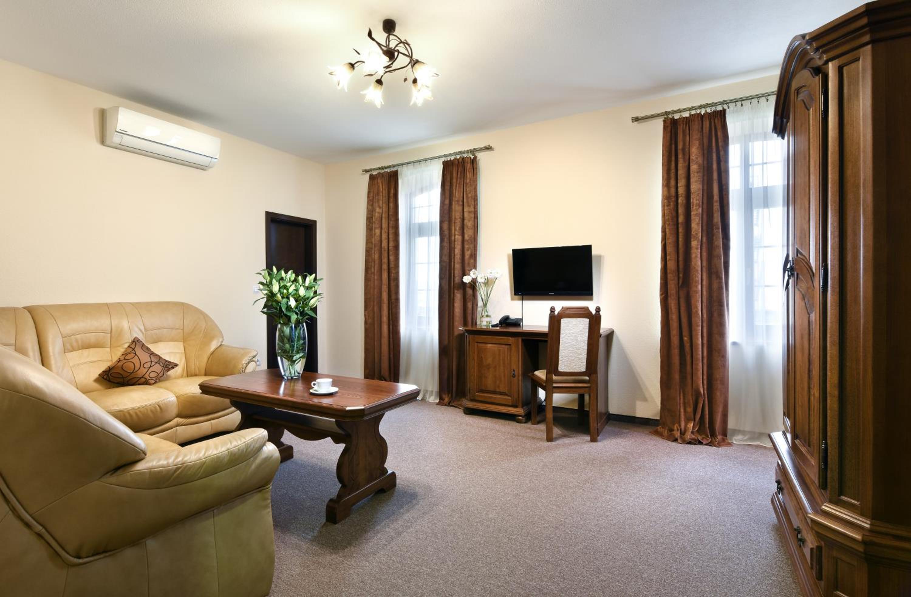 Apartment - Photo 2