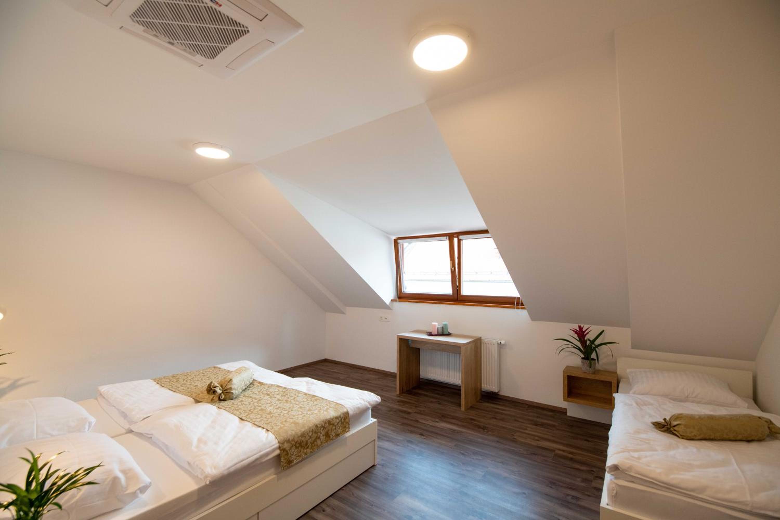 Quadruple Room with Private Bathroom - Photo 1