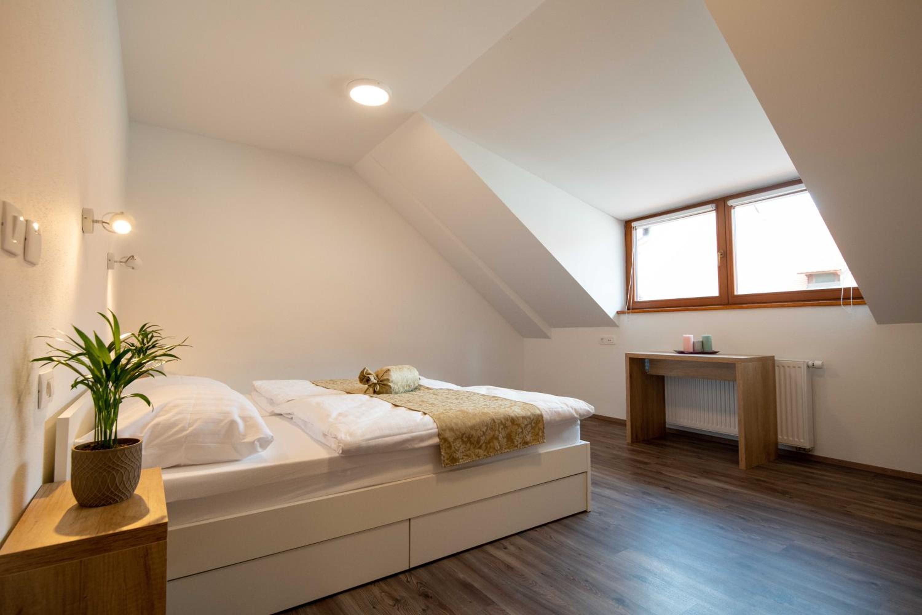 Triple Room with City View - Photo 5