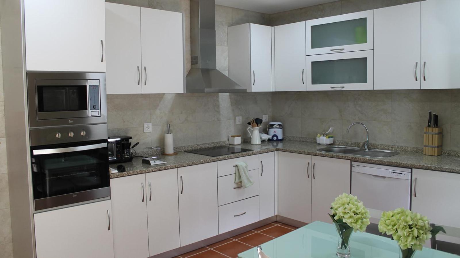 Six-Bedroom House photo 2