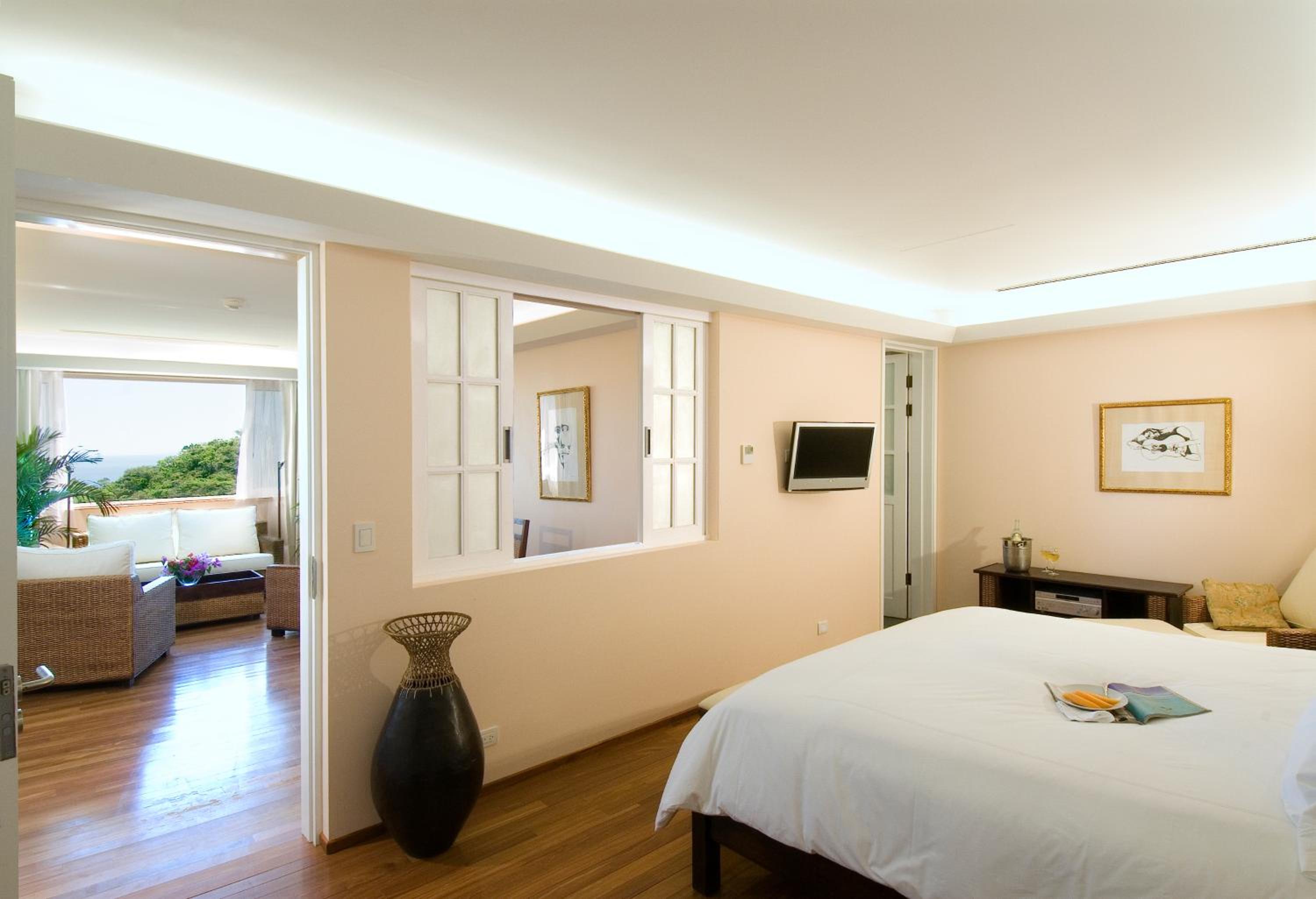 Suite - Photo 6