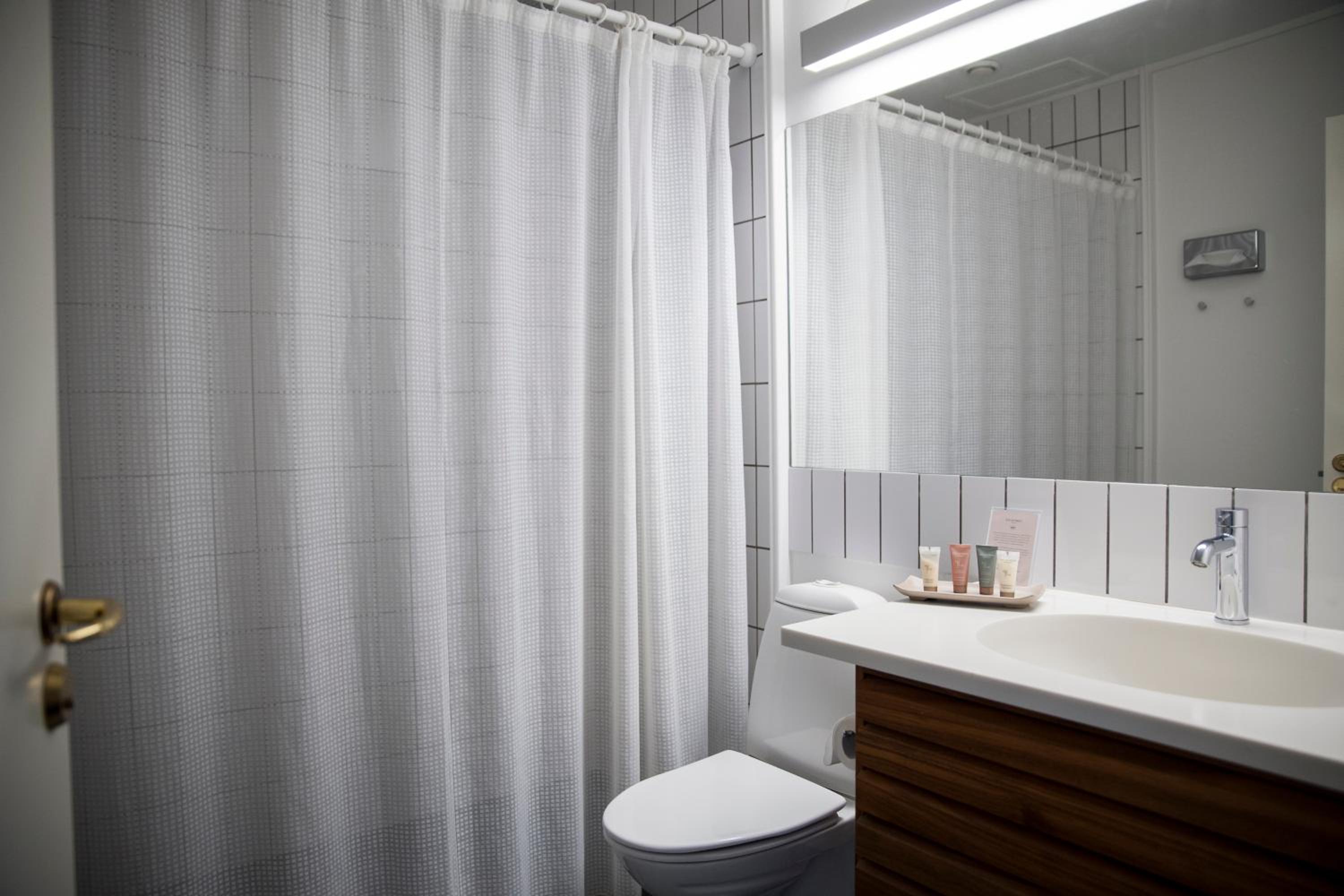 Junior Suite with Balcony - Photo 4