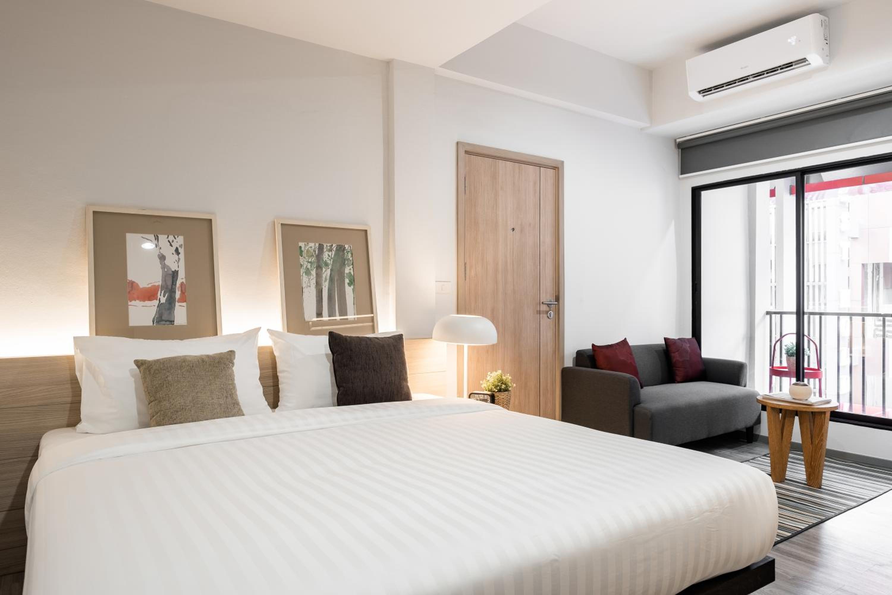 Standard King Room photo 2