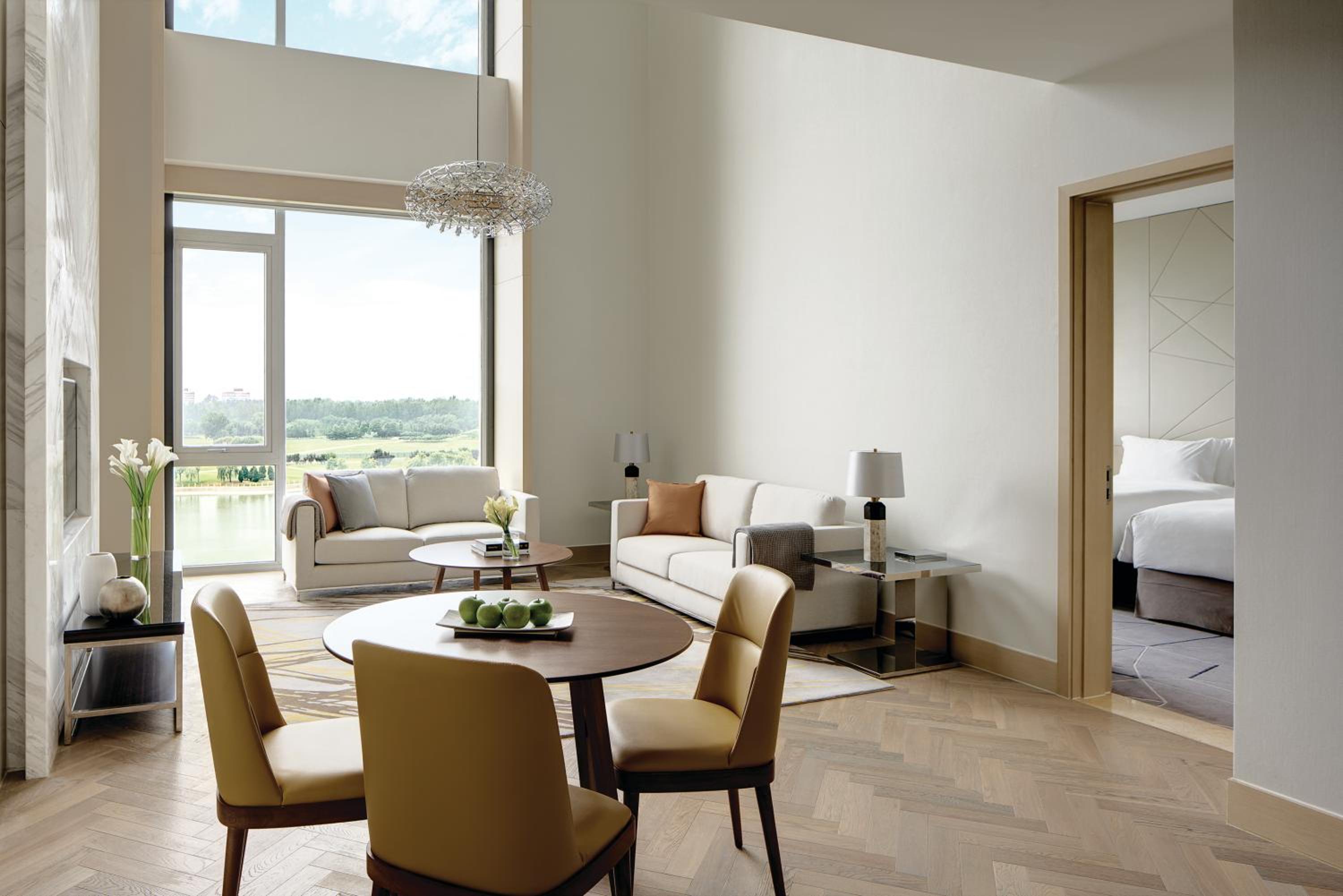 Executive Suite - Photo 1