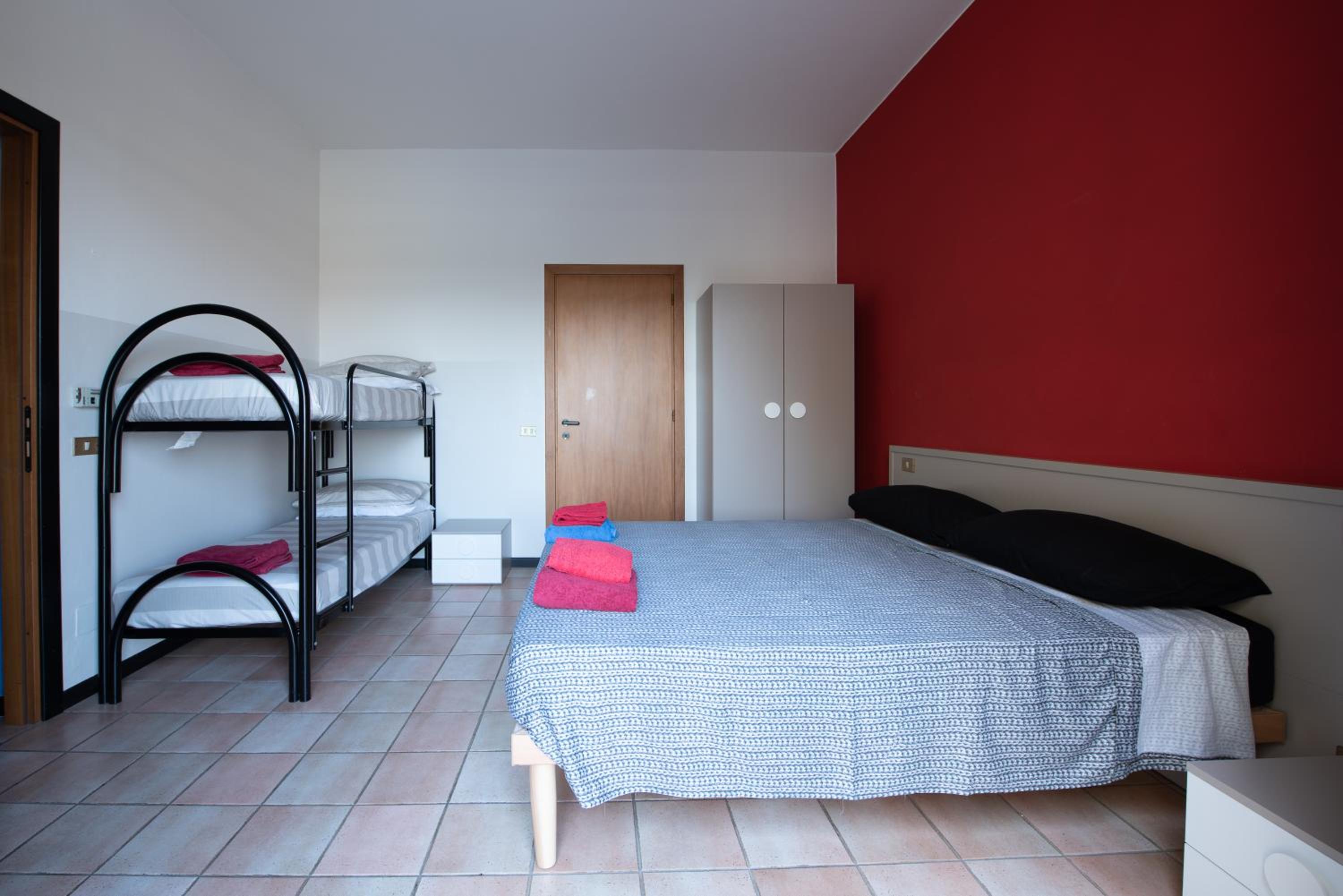 Quadruple Room With Private Bathroom photo 2