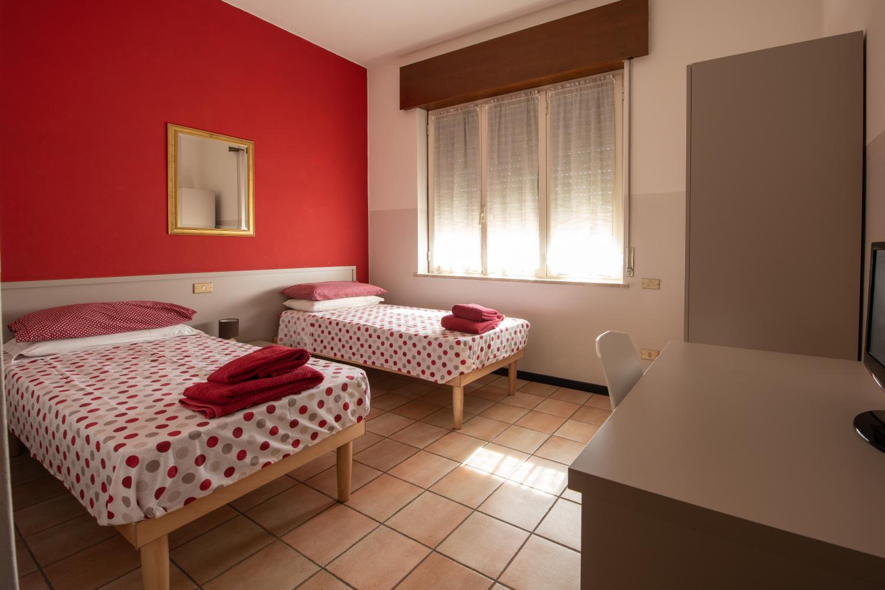 Twin Room With Private Bathroom photo 3