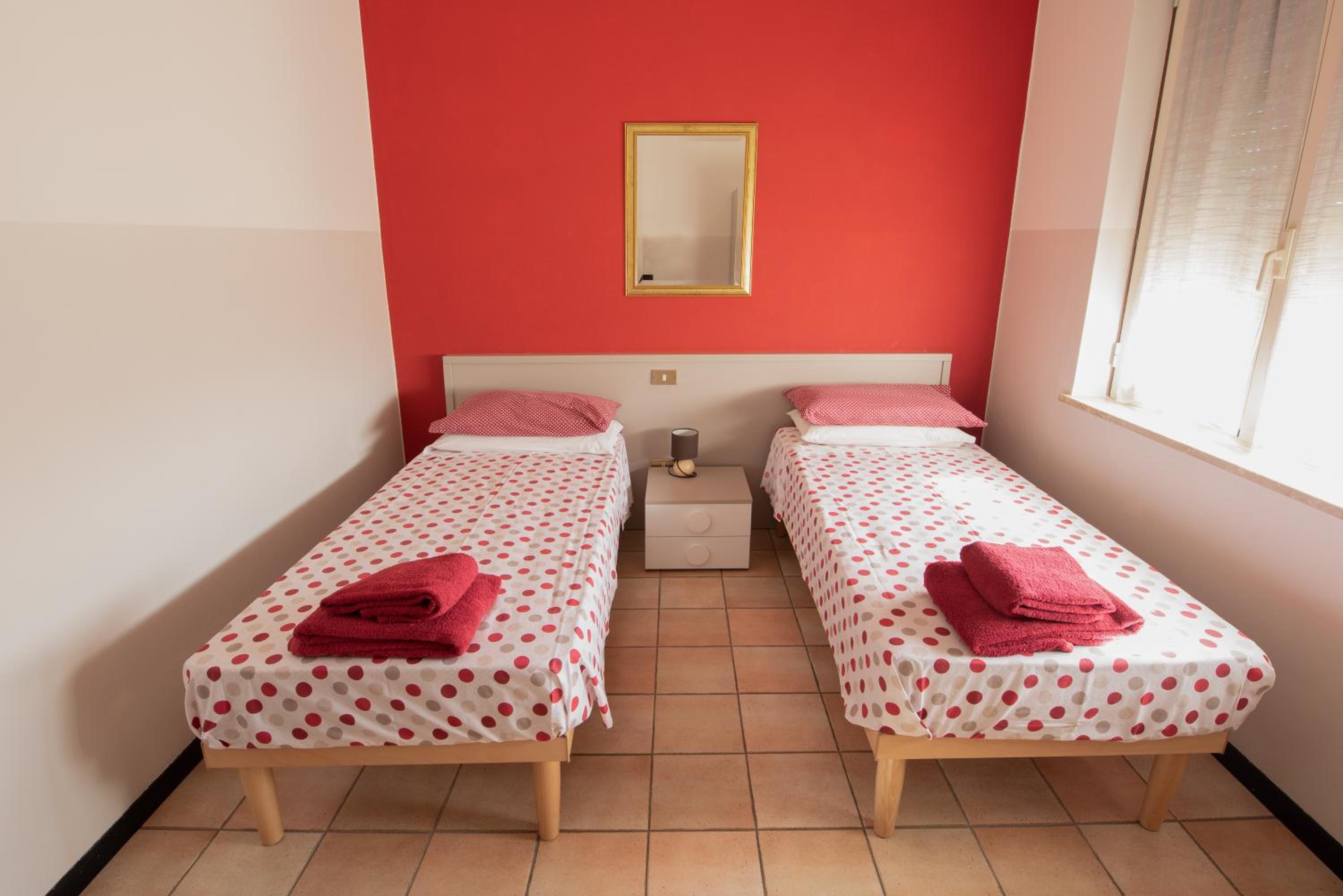 Twin Room With Private Bathroom photo 1