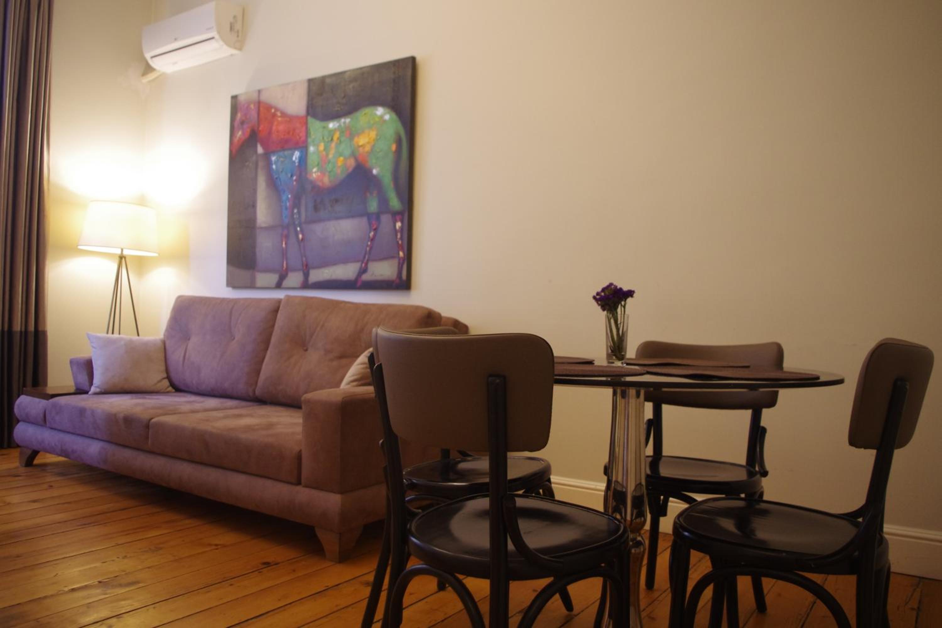 Two-Bedroom Deluxe Apartment photo 2