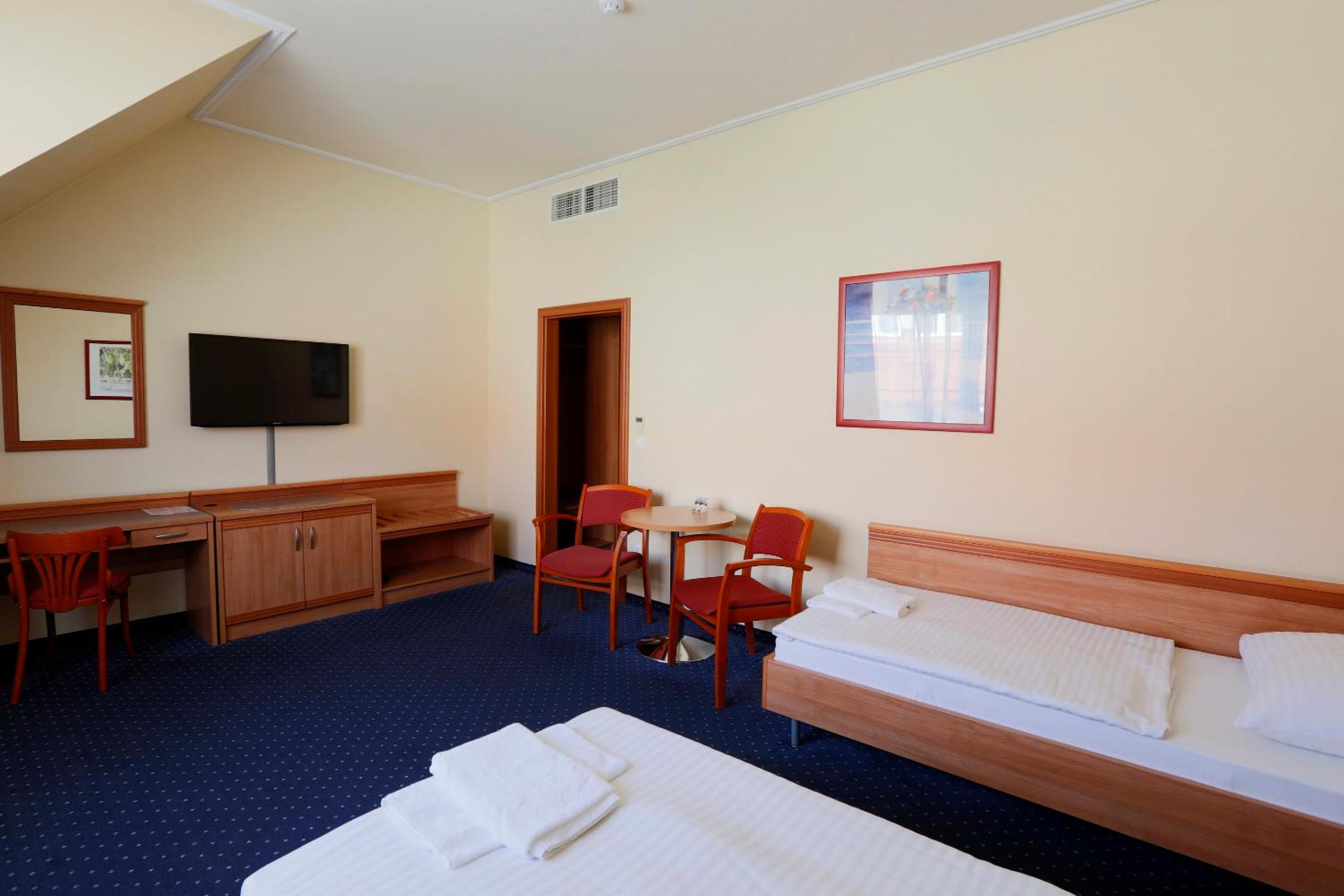 Standard Twin Room photo 2