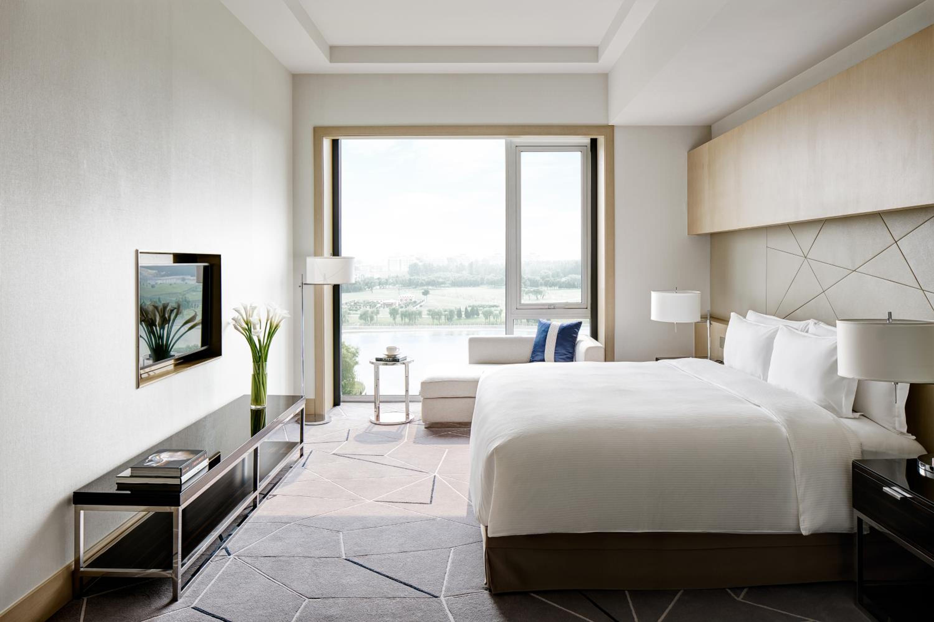 Executive Suite - Photo 3
