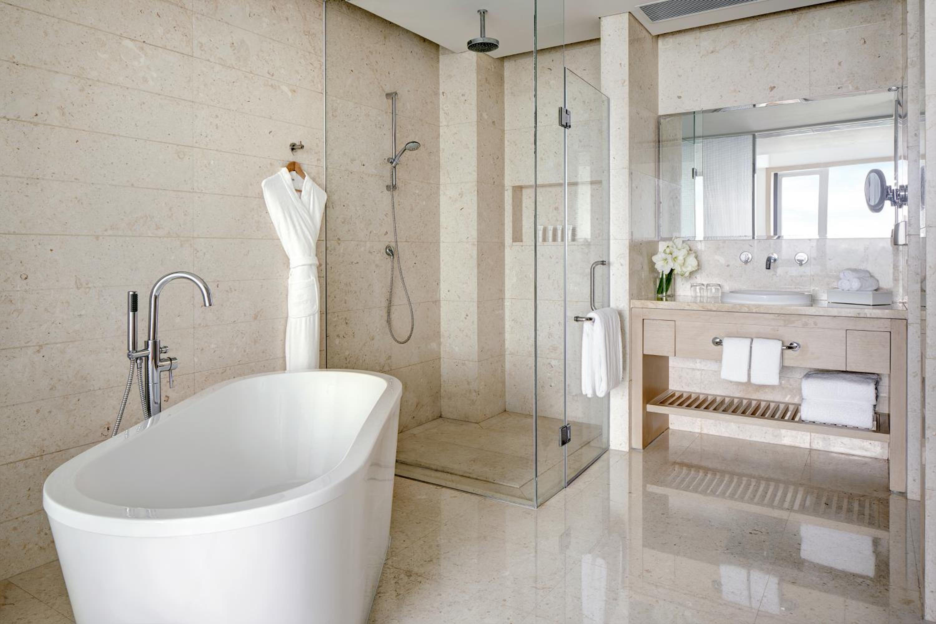 One-Bedroom Suite - Photo 3