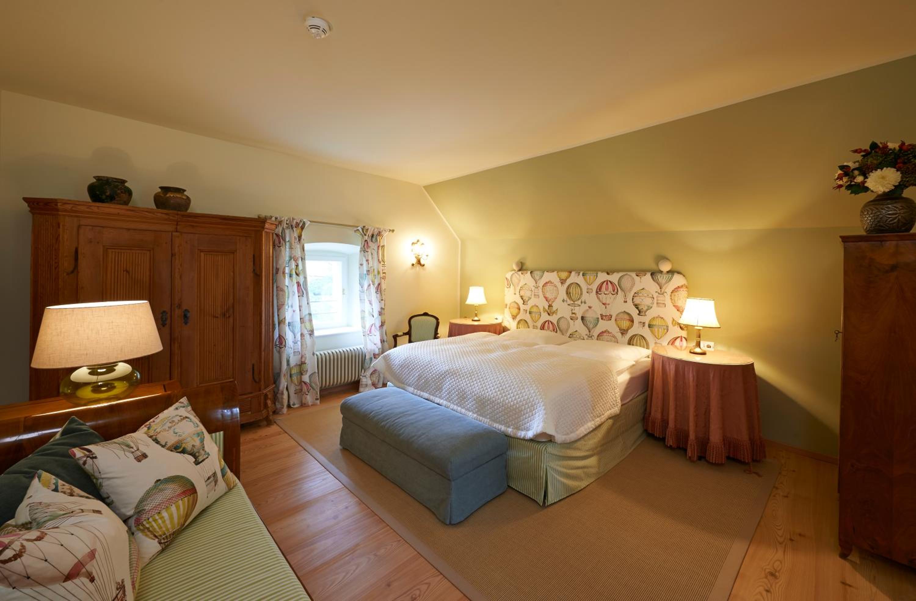 Deluxe Double Room with Balcony - Photo 2
