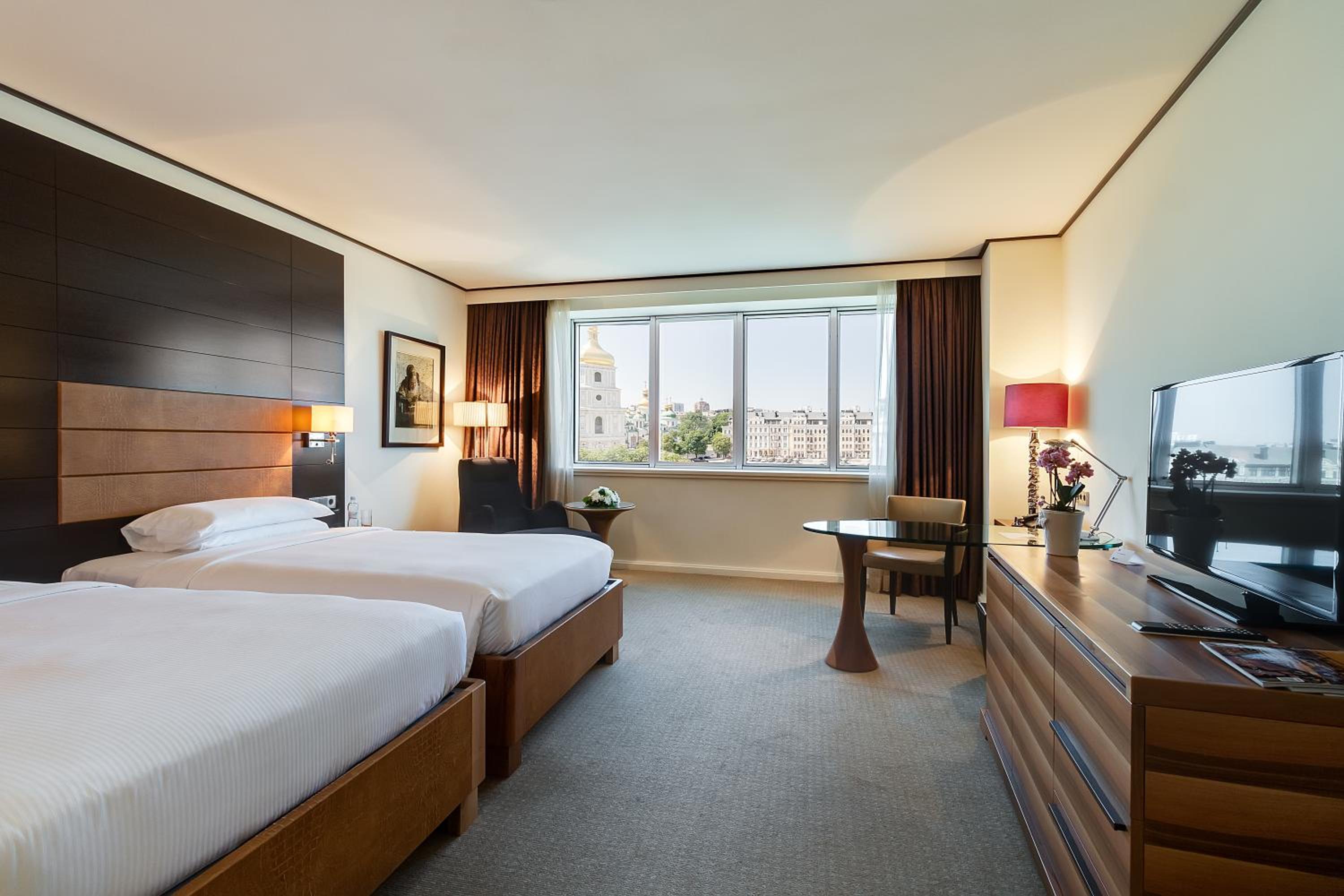 Twin Room with Cathedral View - Photo 2