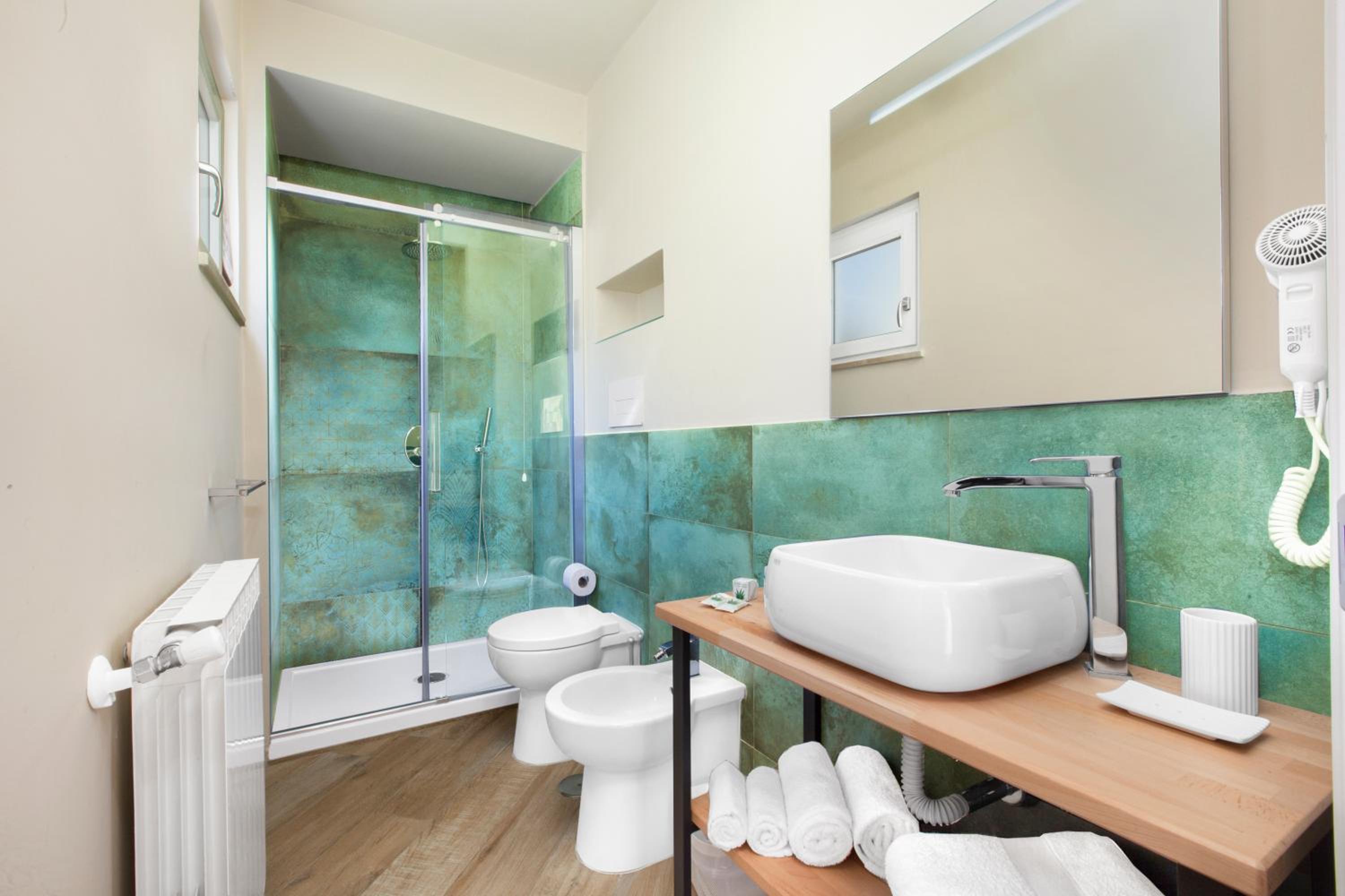 Classic Double Room with Small Double Bed photo 2